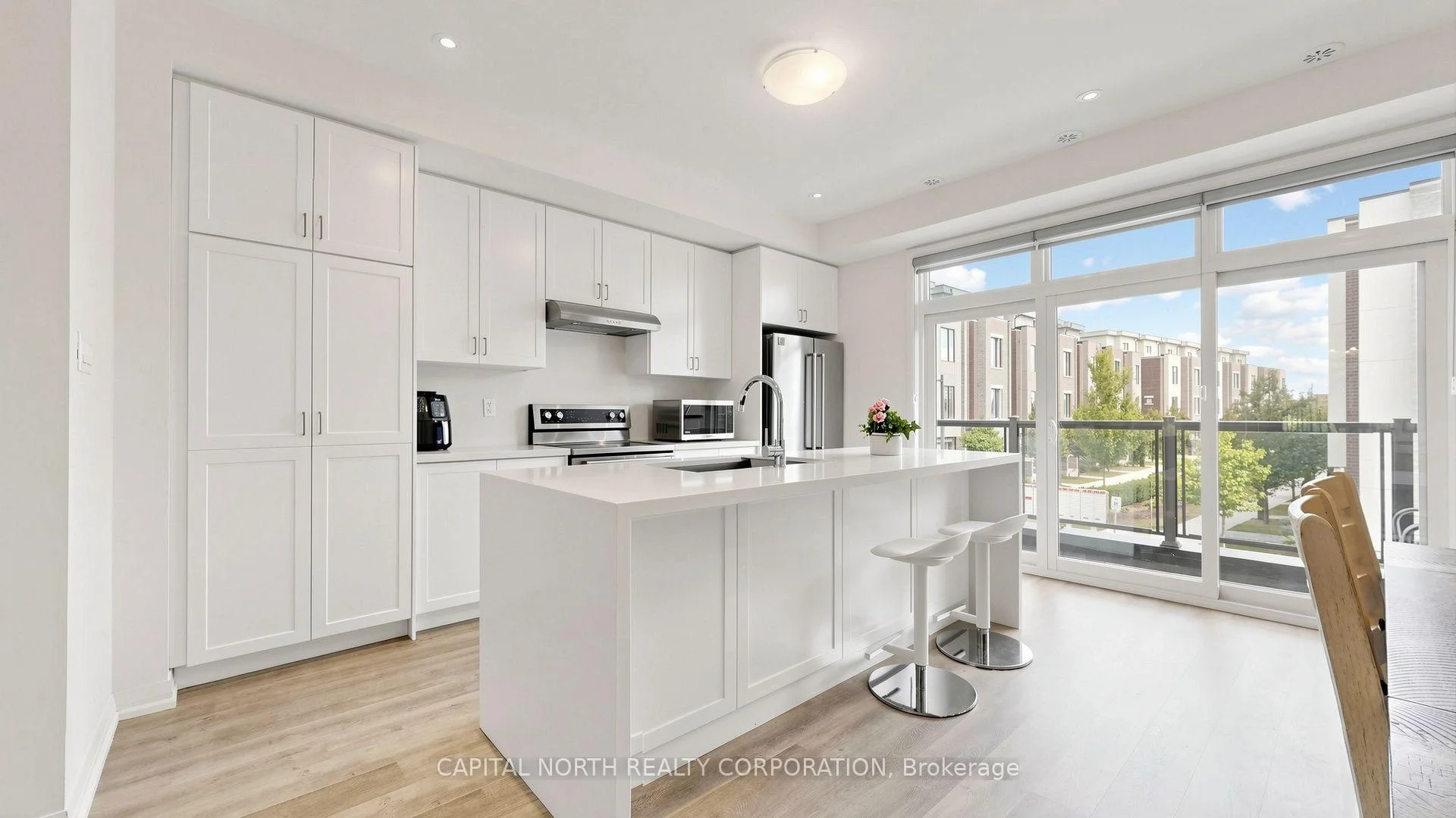 Photo 12 of 65 Ilan Ramon Boulevard, Vaughan, Patterson — HOMEH