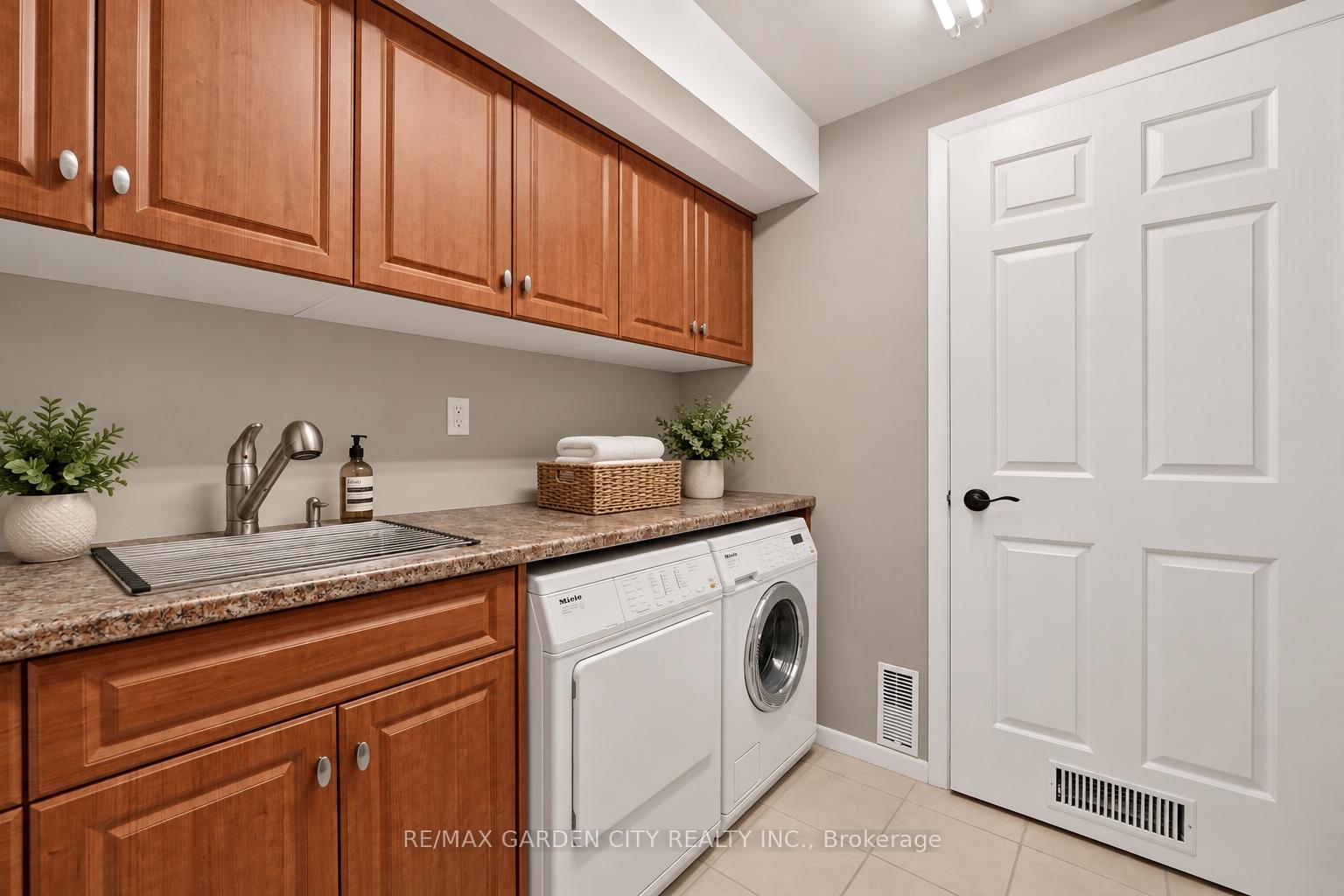 Photo 22 of Unit 8, 177 Main Street W, Grimsby, Grimsby West — HOMEH