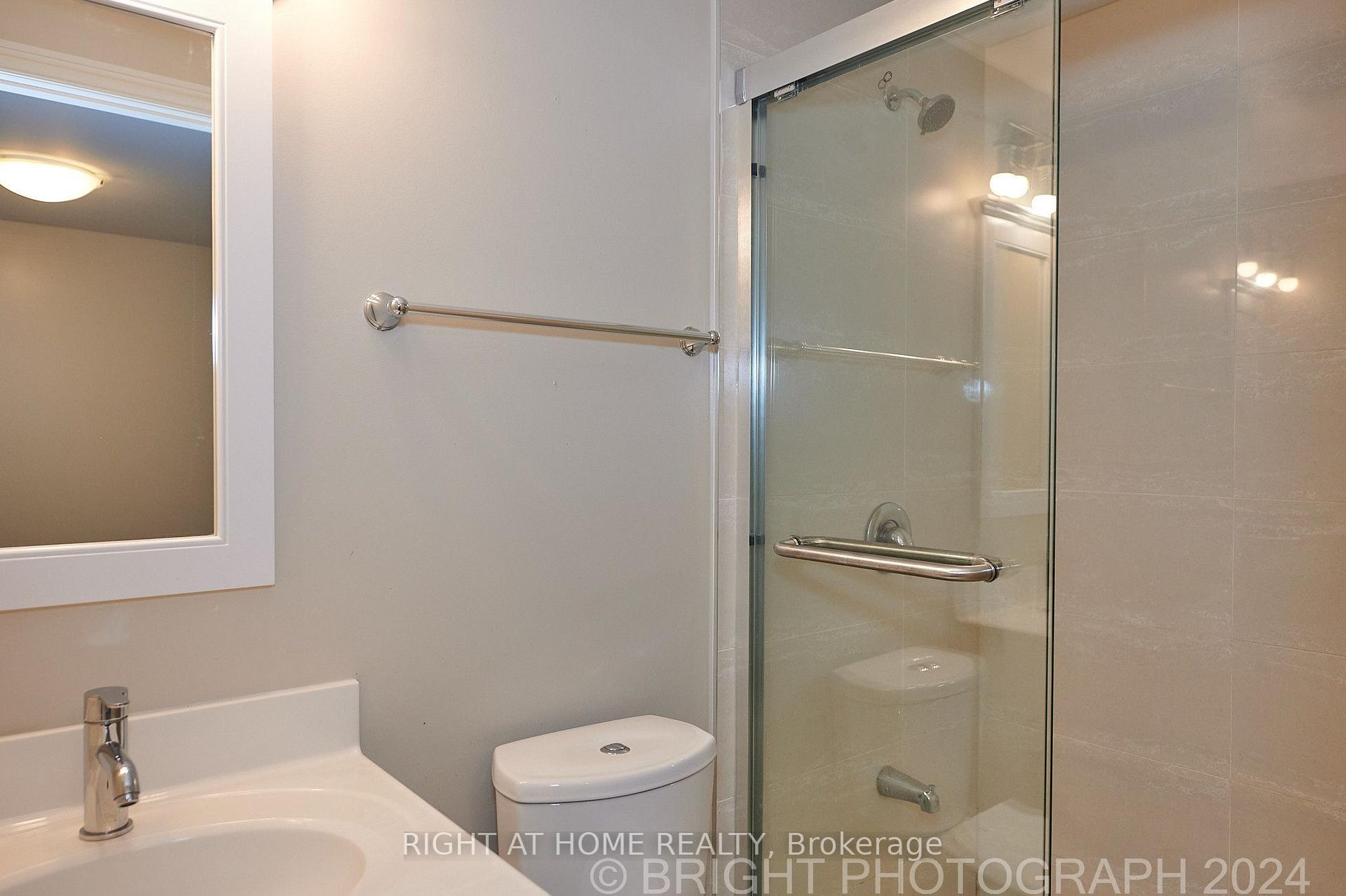Photo 4 of 36 Ladner Drive, North York, Pleasant View — HOMEH