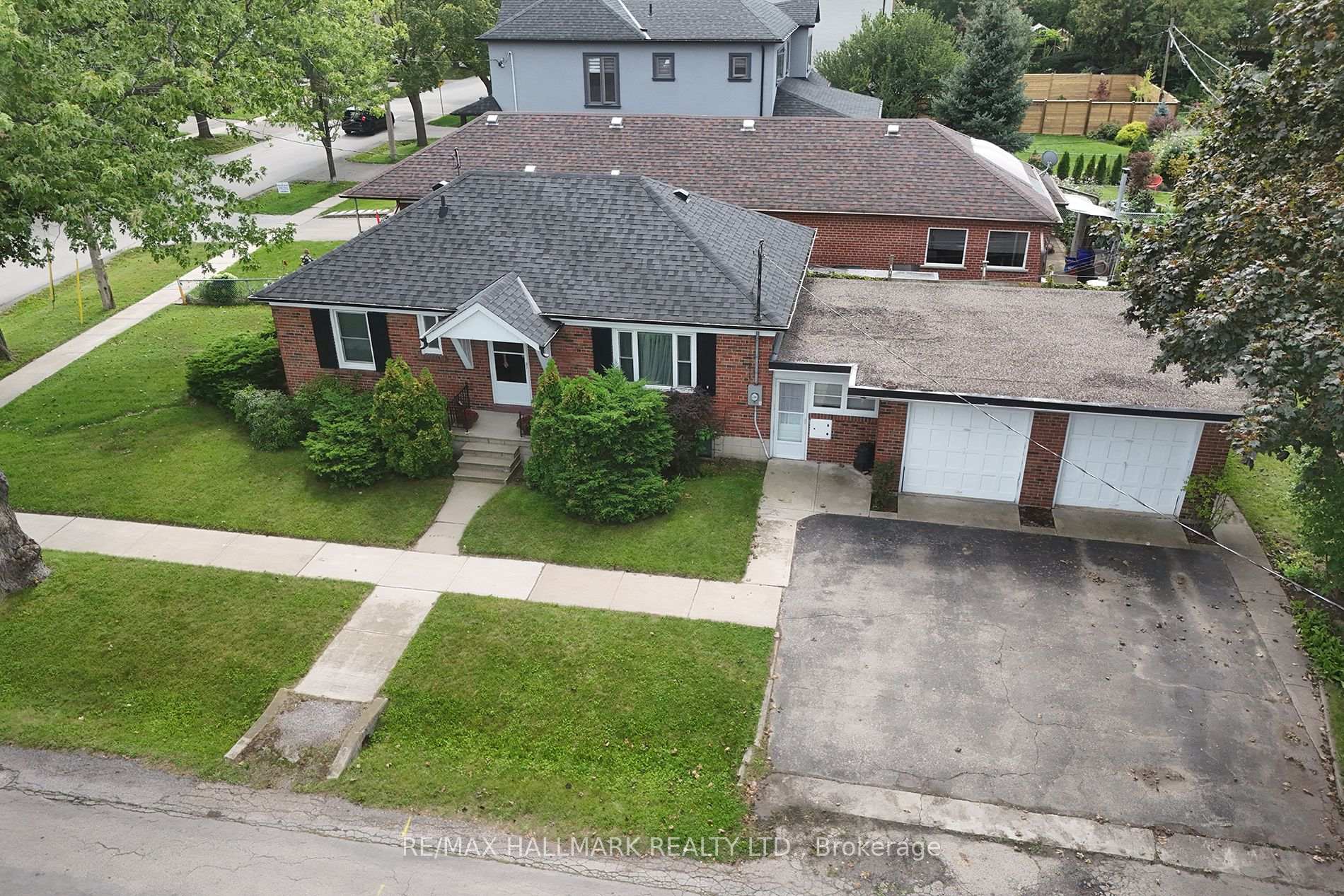 Photo 3 of 55 Athol Avenue, Etobicoke, Stonegate-Queensway — HOMEH