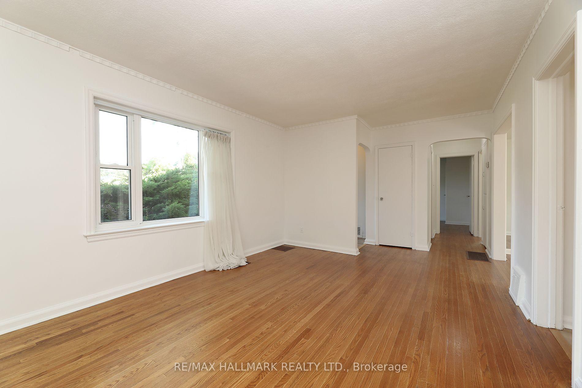 Photo 7 of 55 Athol Avenue, Etobicoke, Stonegate-Queensway — HOMEH