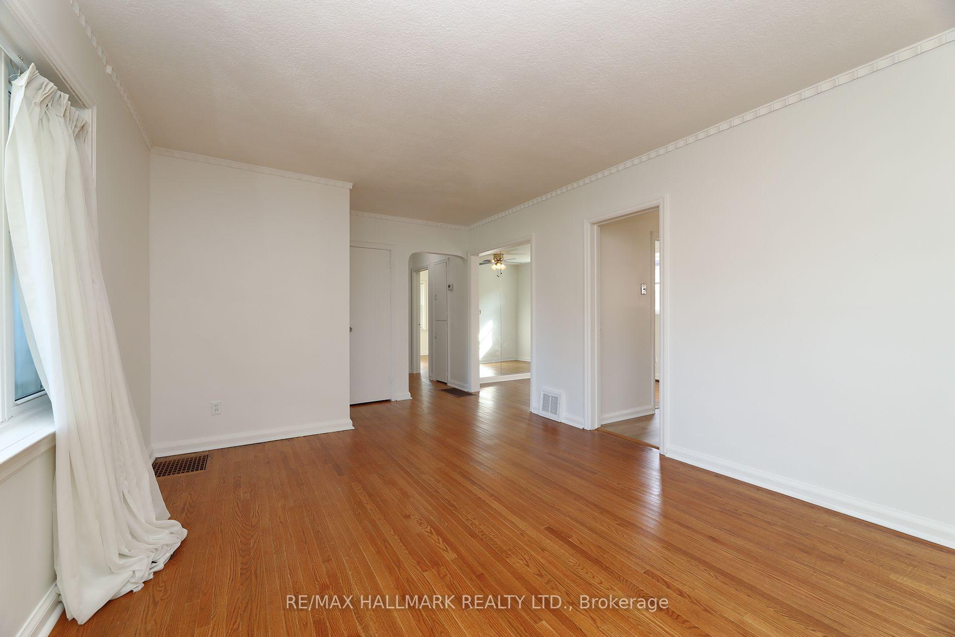 Photo 9 of 55 Athol Avenue, Etobicoke, Stonegate-Queensway — HOMEH
