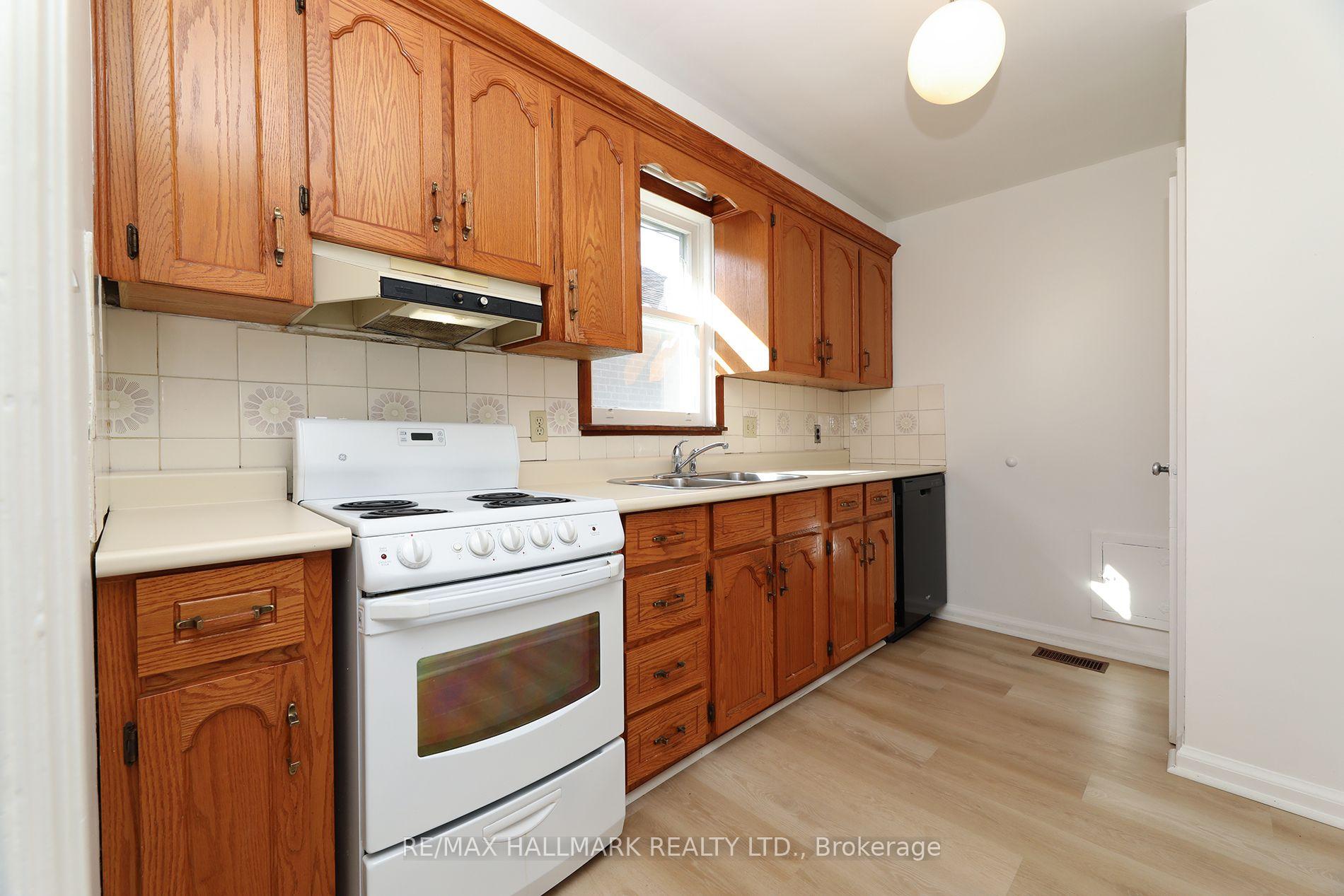 Photo 12 of 55 Athol Avenue, Etobicoke, Stonegate-Queensway — HOMEH
