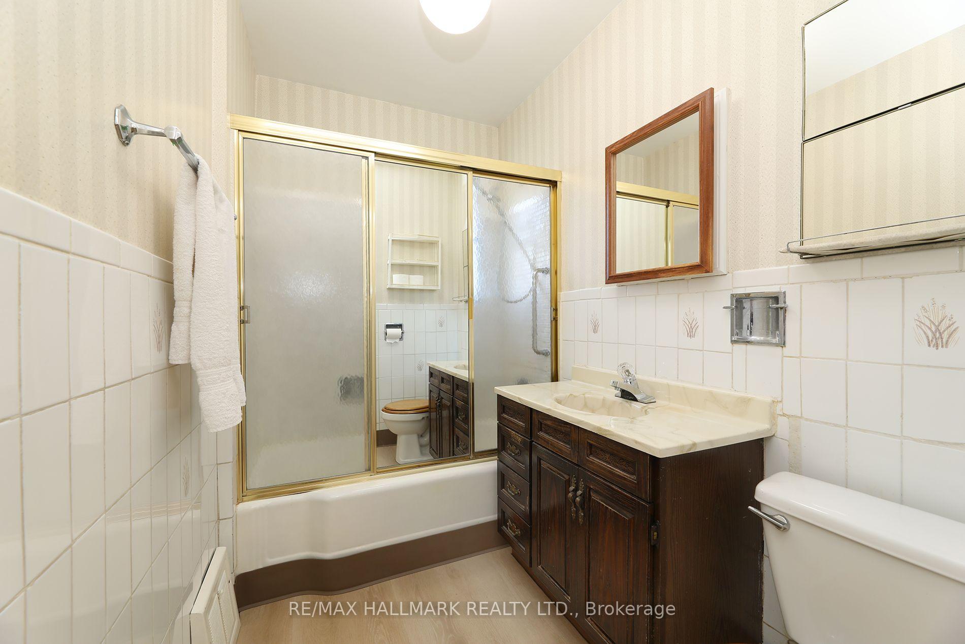 Photo 14 of 55 Athol Avenue, Etobicoke, Stonegate-Queensway — HOMEH