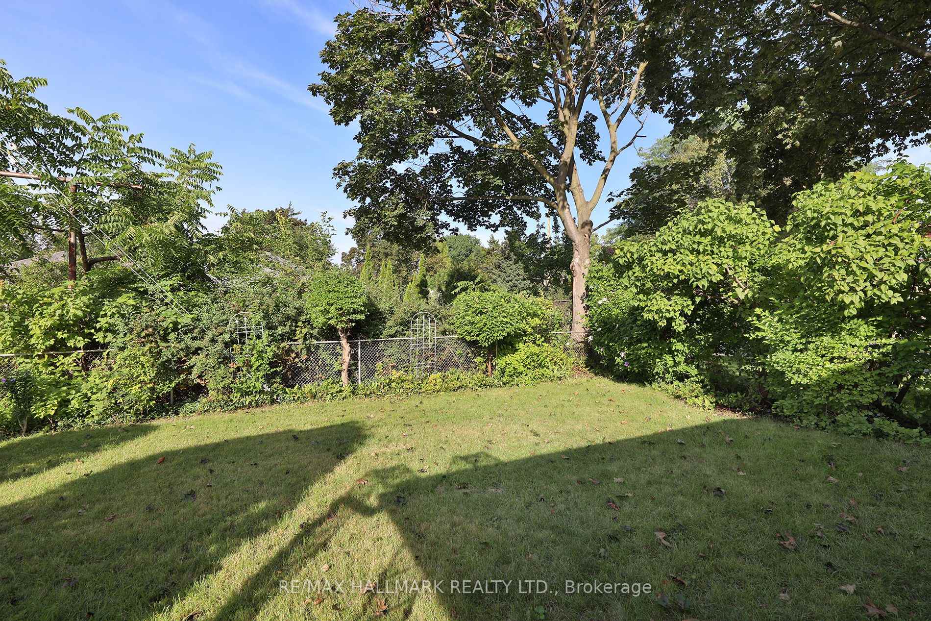Photo 34 of 55 Athol Avenue, Etobicoke, Stonegate-Queensway — HOMEH