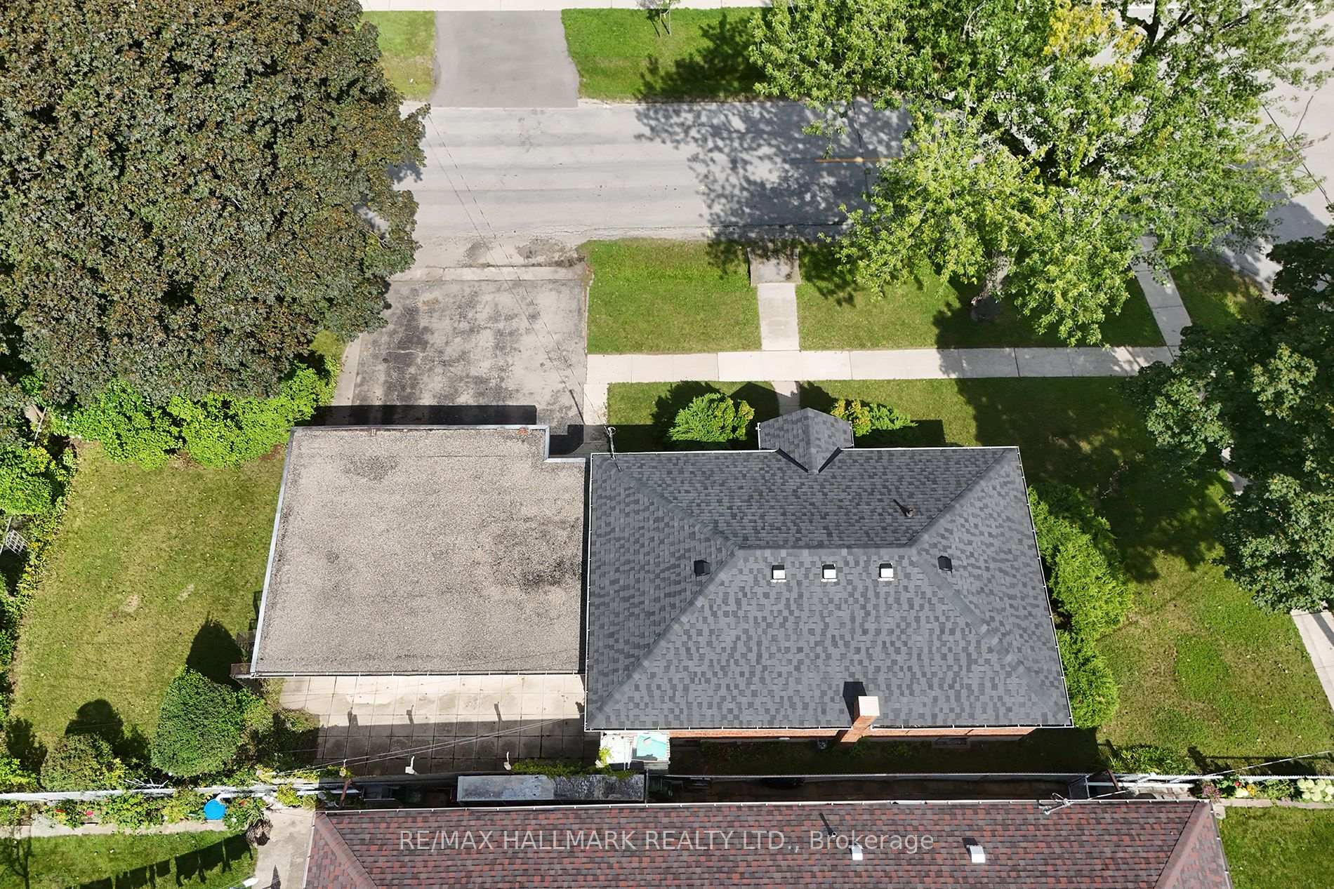 Photo 41 of 55 Athol Avenue, Etobicoke, Stonegate-Queensway — HOMEH