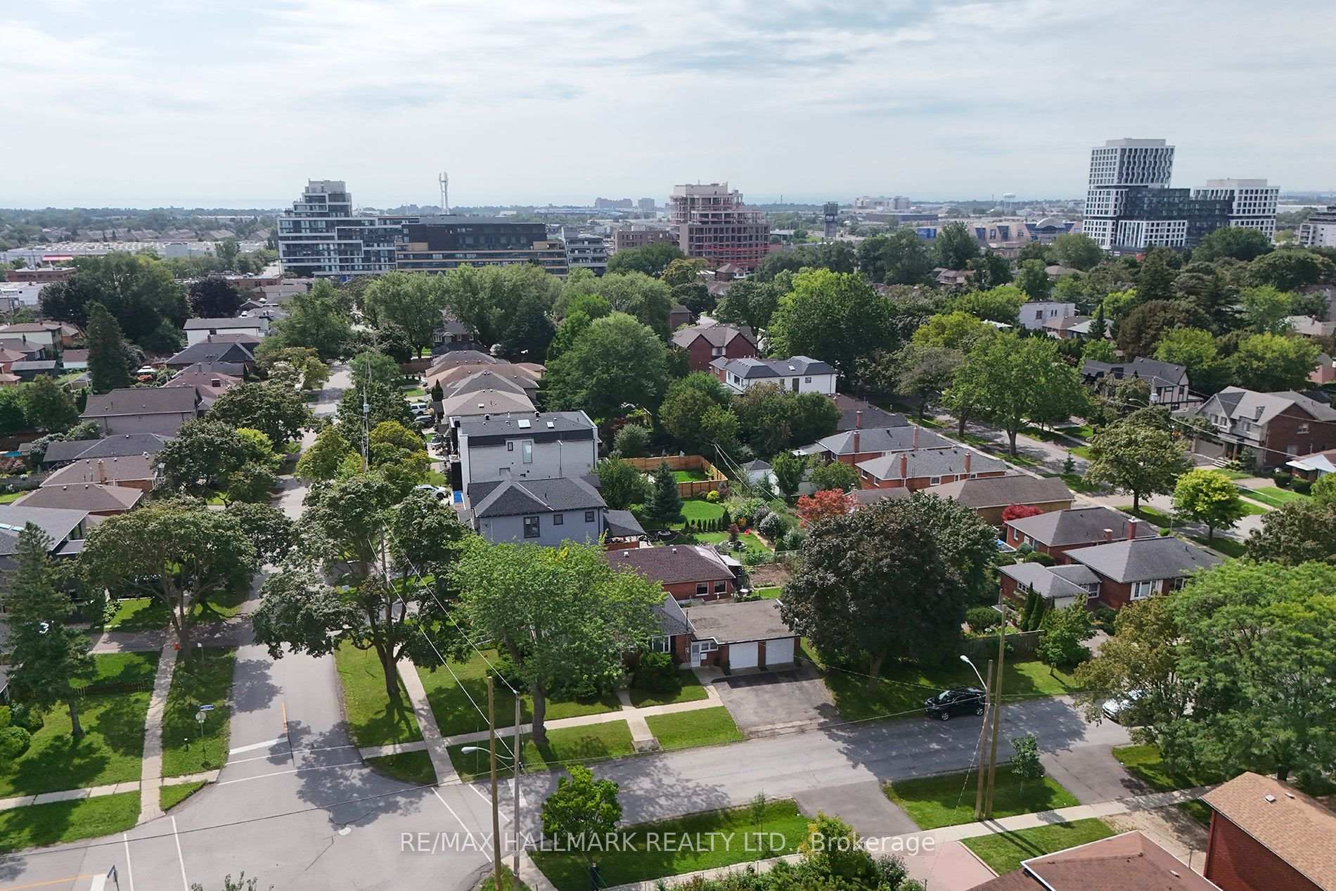 Photo 43 of 55 Athol Avenue, Etobicoke, Stonegate-Queensway — HOMEH