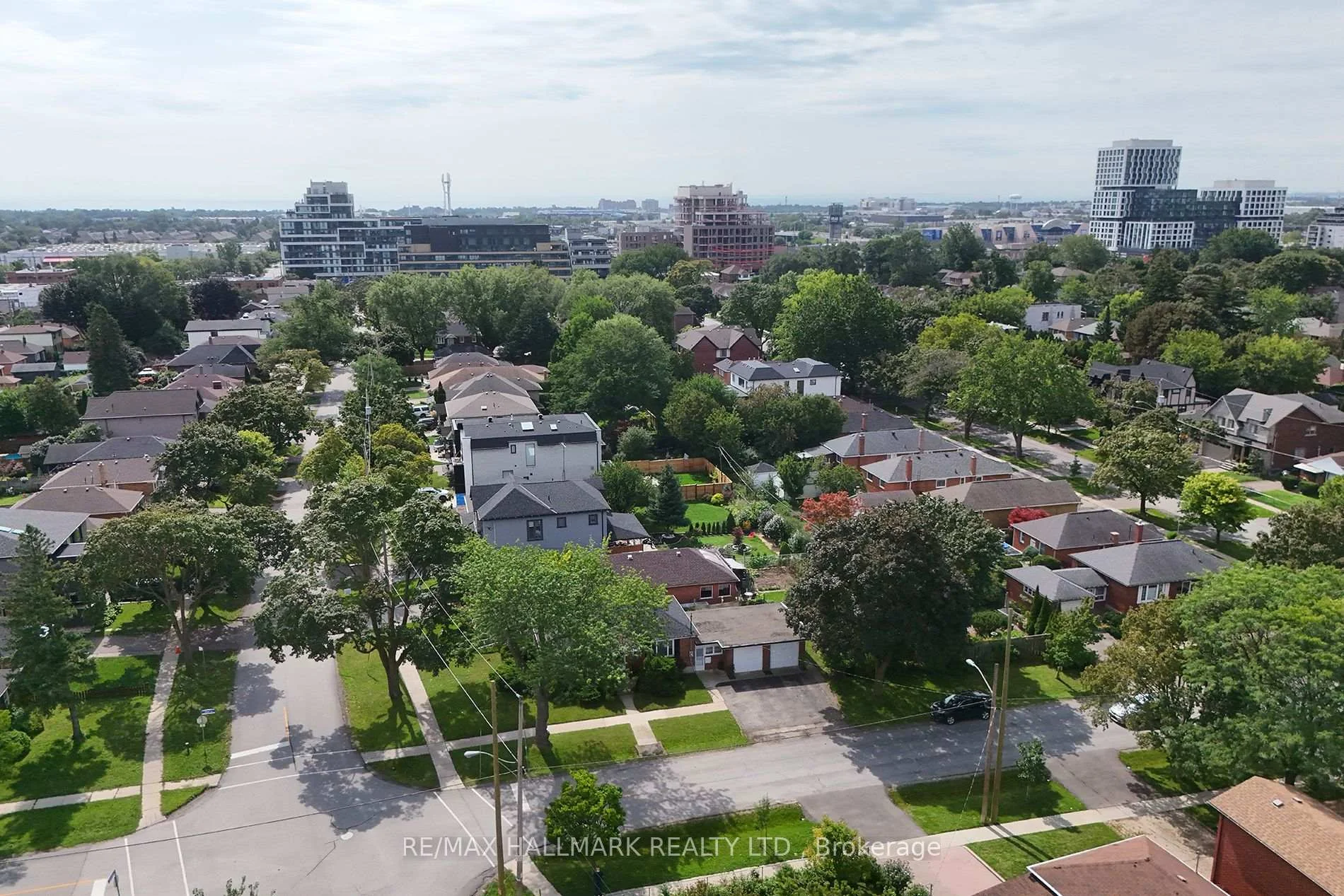 Photo 25 of 55 Athol Avenue, Etobicoke, Stonegate-Queensway — HOMEH