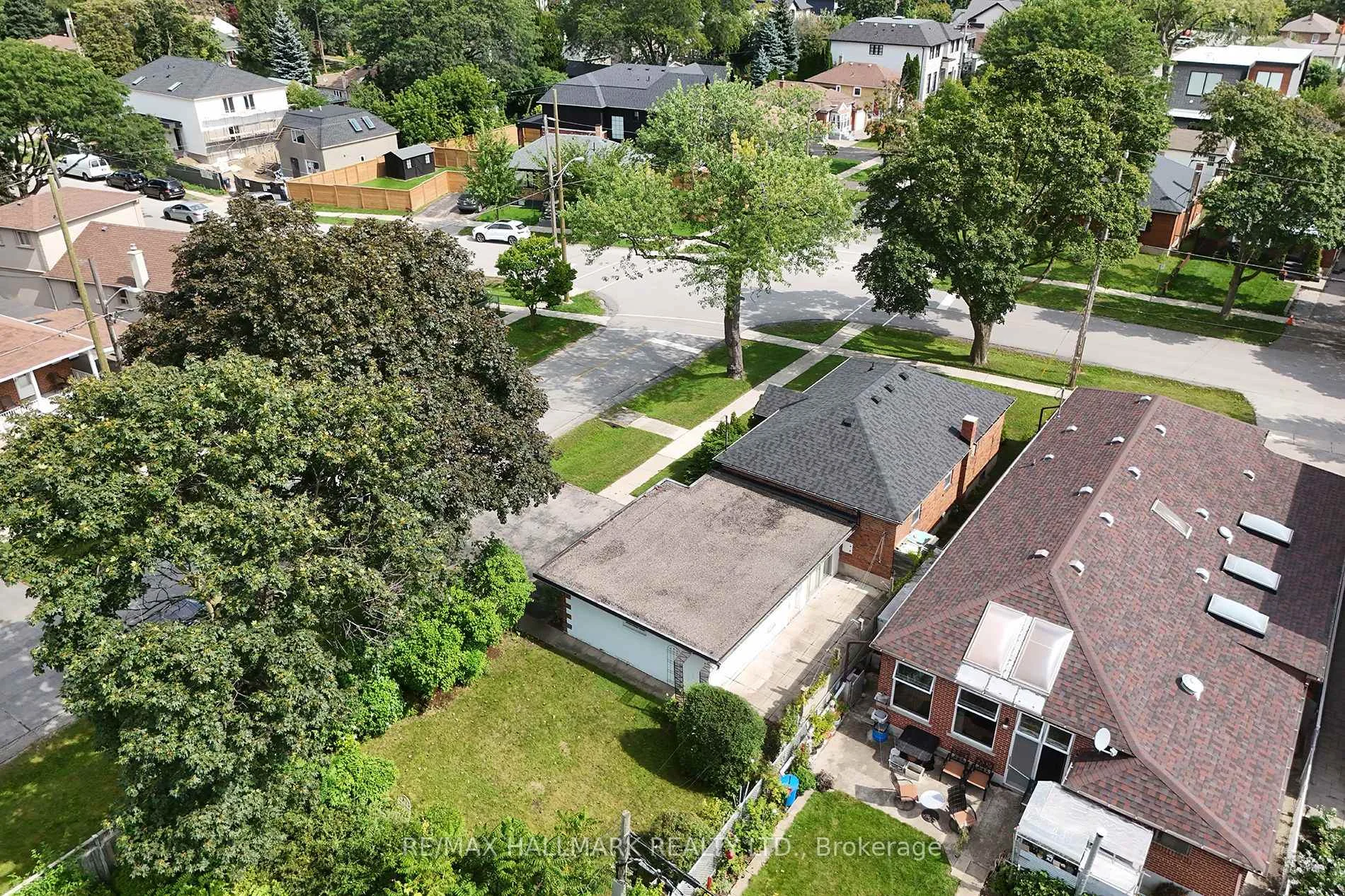 Photo 31 of 55 Athol Avenue, Etobicoke, Stonegate-Queensway — HOMEH