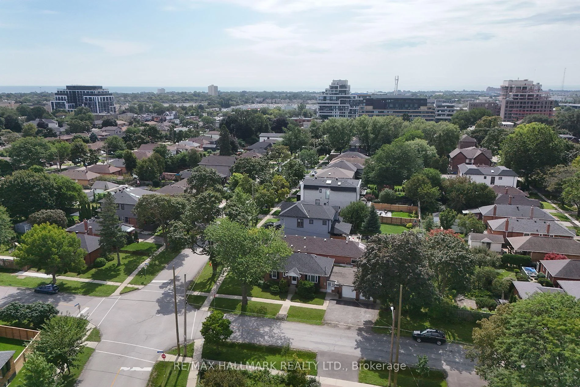 Photo 36 of 55 Athol Avenue, Etobicoke, Stonegate-Queensway — HOMEH