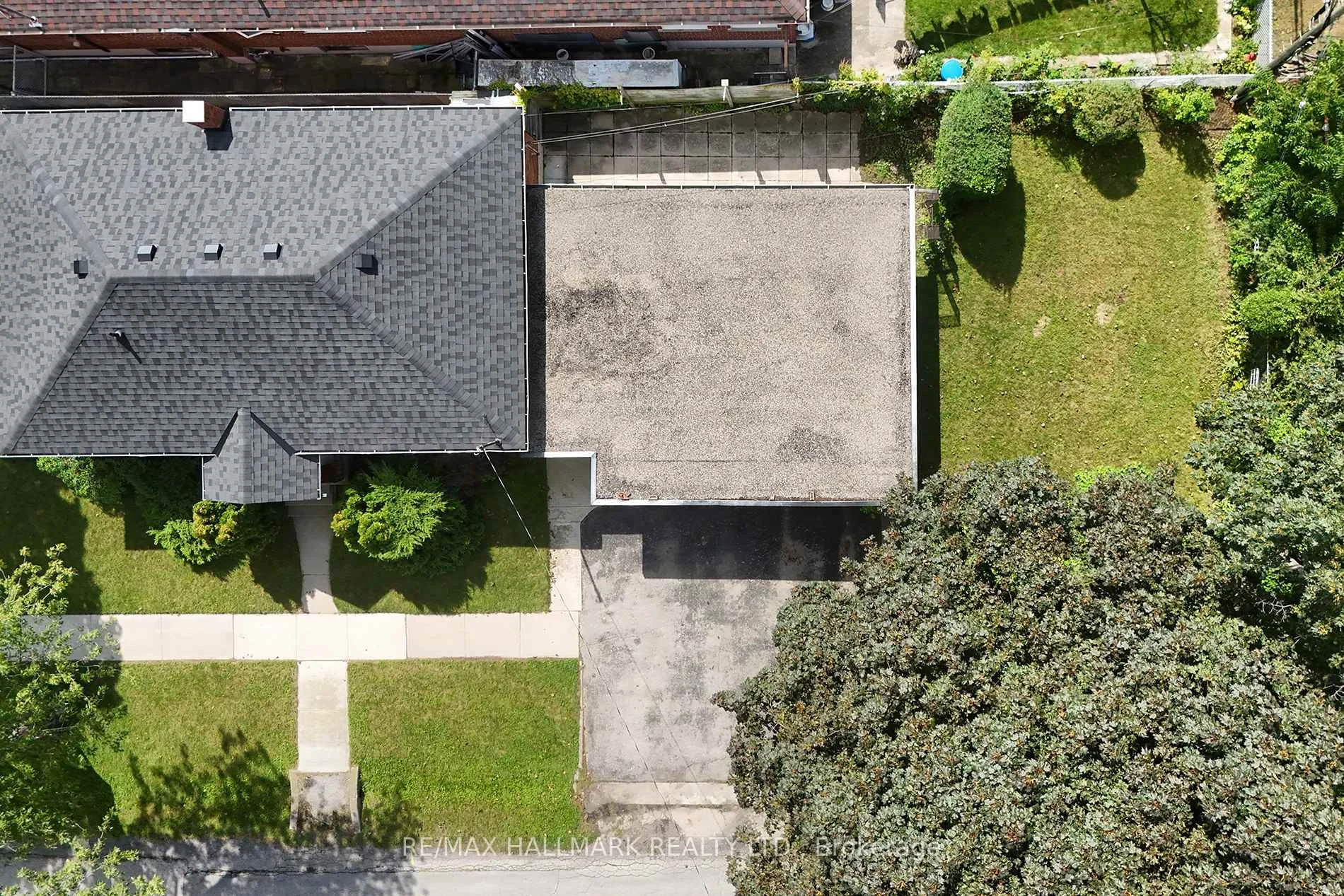 Photo 38 of 55 Athol Avenue, Etobicoke, Stonegate-Queensway — HOMEH