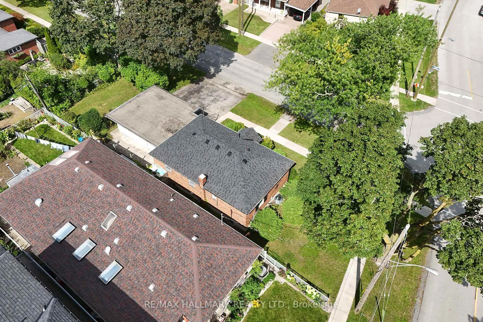 Photo 44 of 55 Athol Avenue, Etobicoke, Stonegate-Queensway — HOMEH
