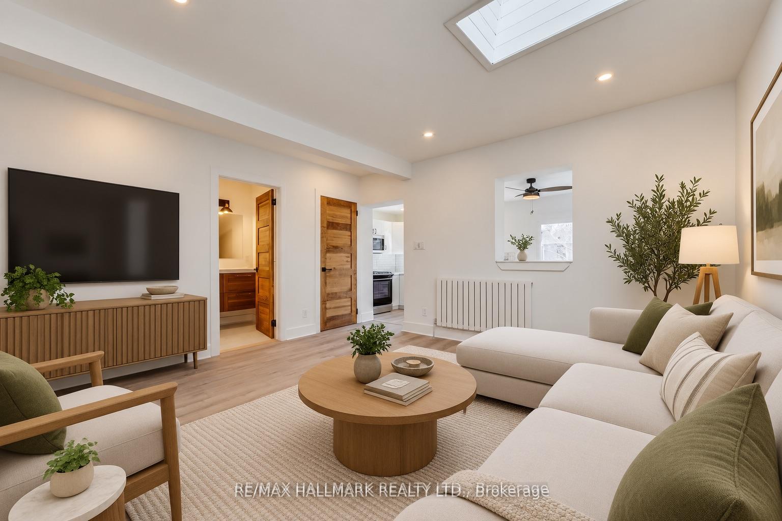 Photo 1 of Unit Upper, 327 Kenilworth Avenue, Toronto, The Beaches — HOMEH