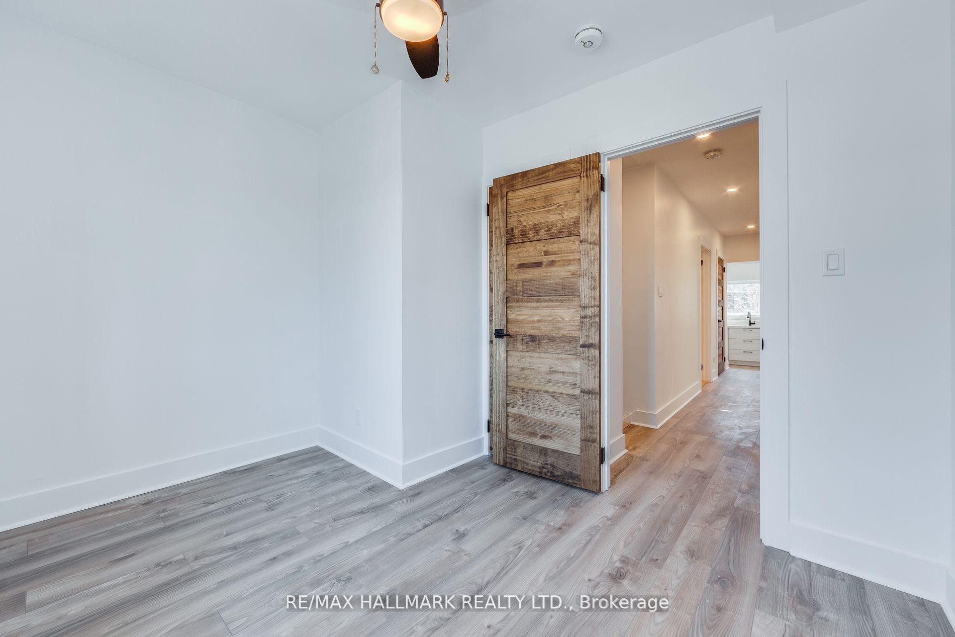 Photo 8 of Unit Upper, 327 Kenilworth Avenue, Toronto, The Beaches — HOMEH
