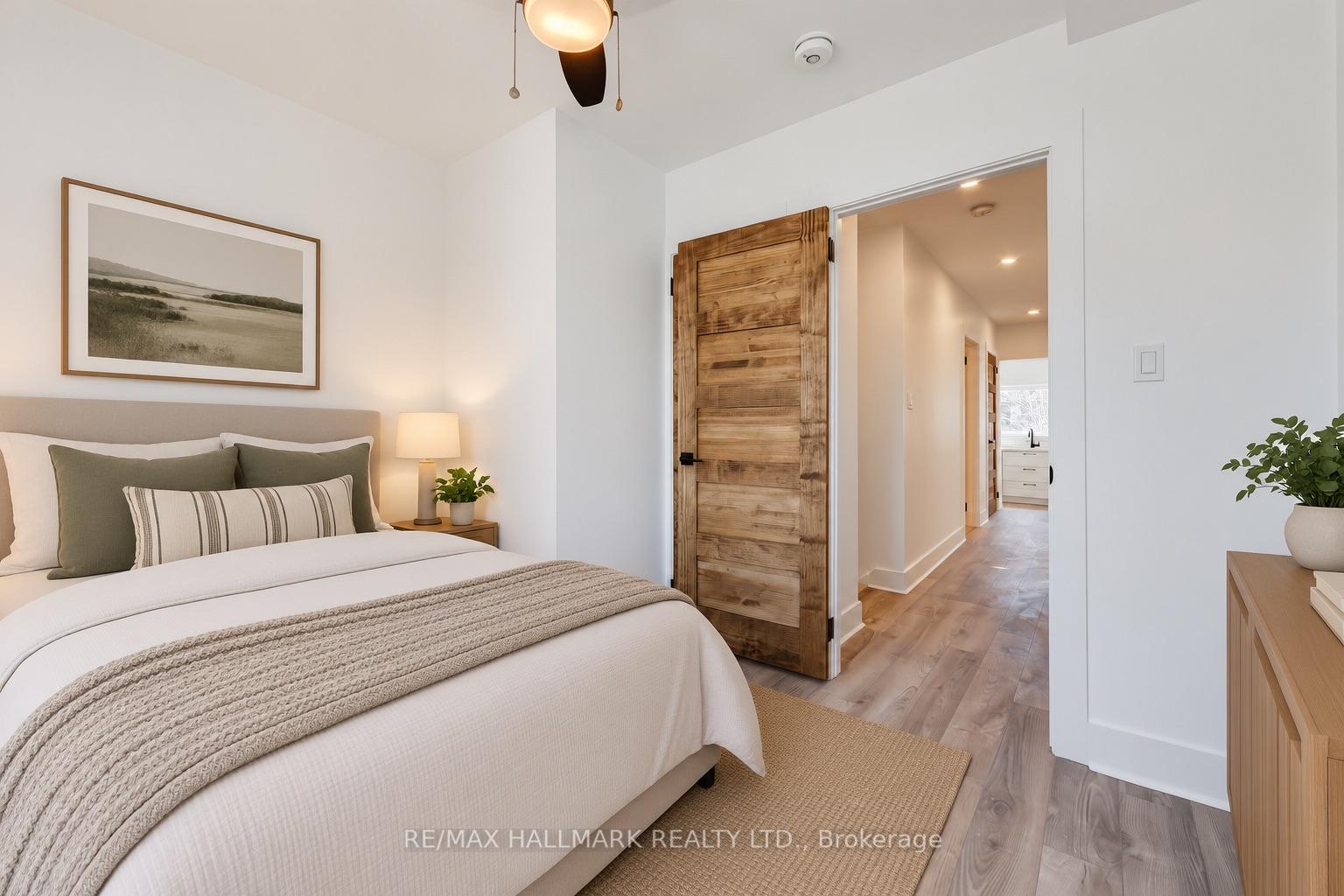 Photo 9 of Unit Upper, 327 Kenilworth Avenue, Toronto, The Beaches — HOMEH