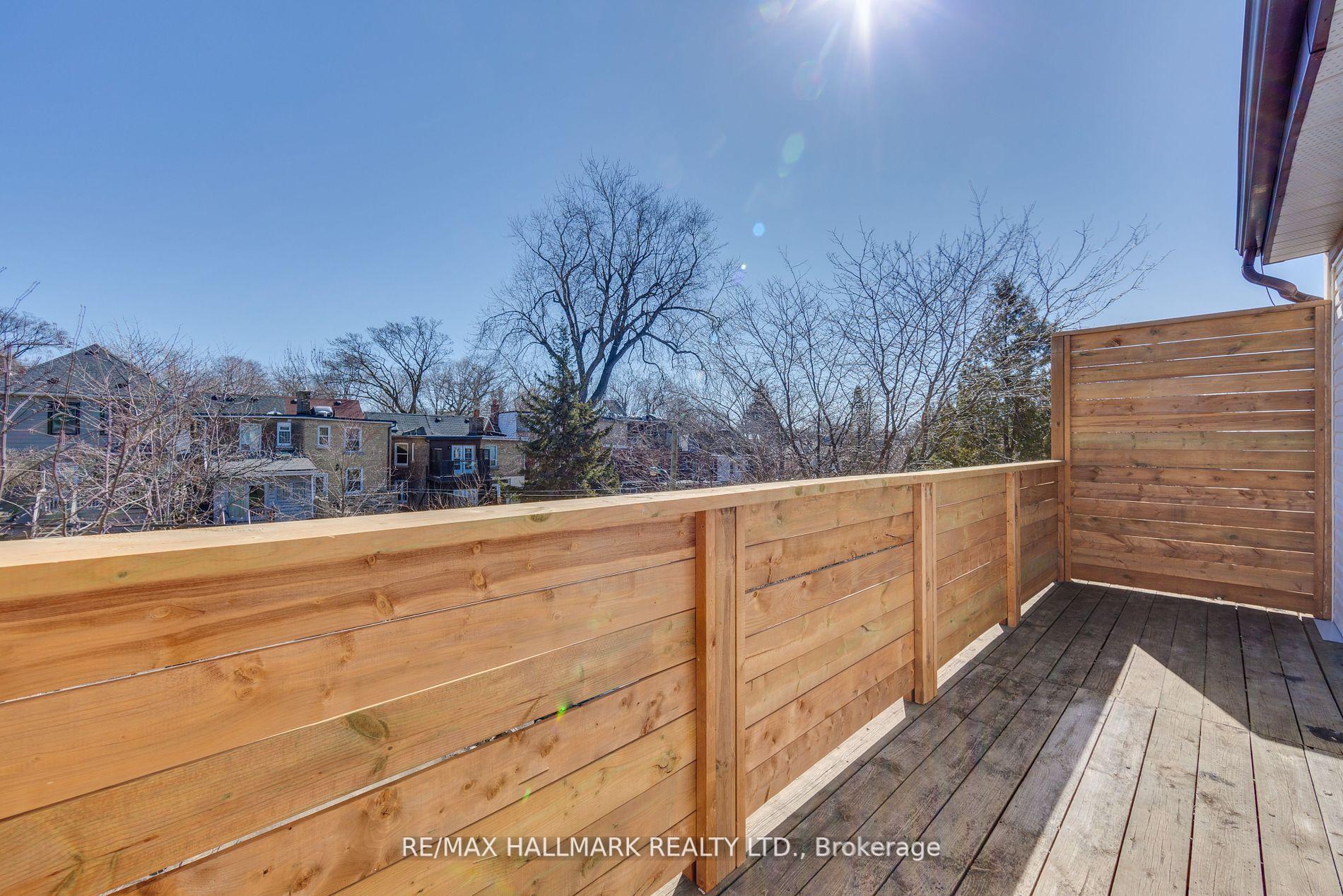 Photo 11 of Unit Upper, 327 Kenilworth Avenue, Toronto, The Beaches — HOMEH