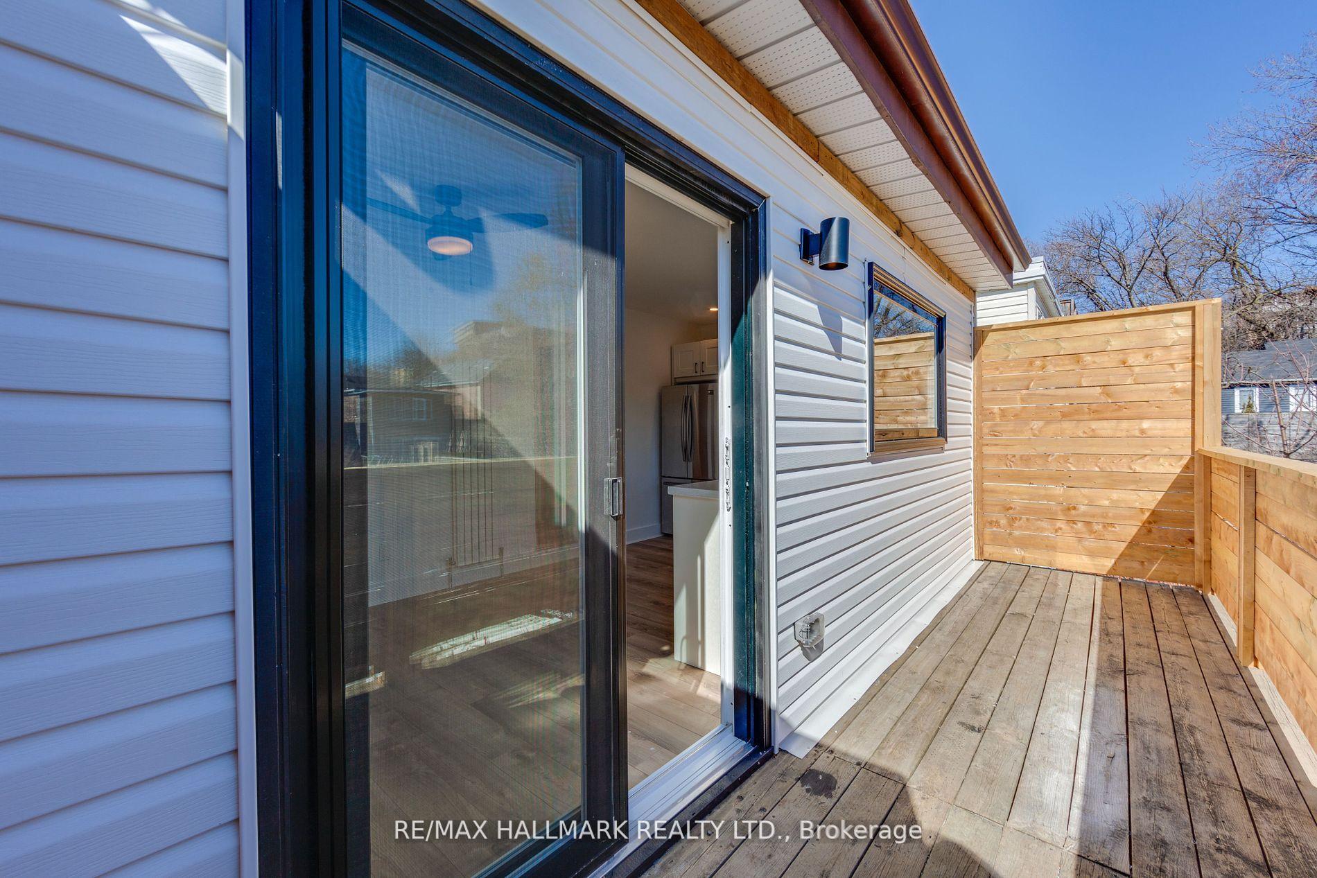 Photo 12 of Unit Upper, 327 Kenilworth Avenue, Toronto, The Beaches — HOMEH