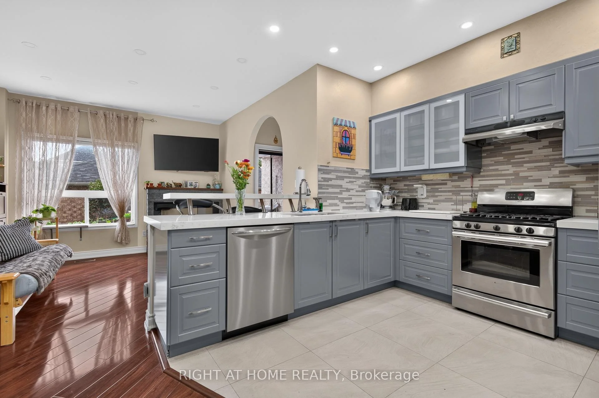 Photo 10 of 4 Forest Run Boulevard, Vaughan, Patterson — HOMEH