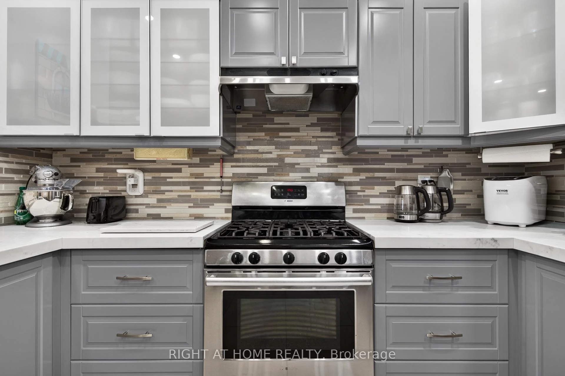 Photo 12 of 4 Forest Run Boulevard, Vaughan, Patterson — HOMEH