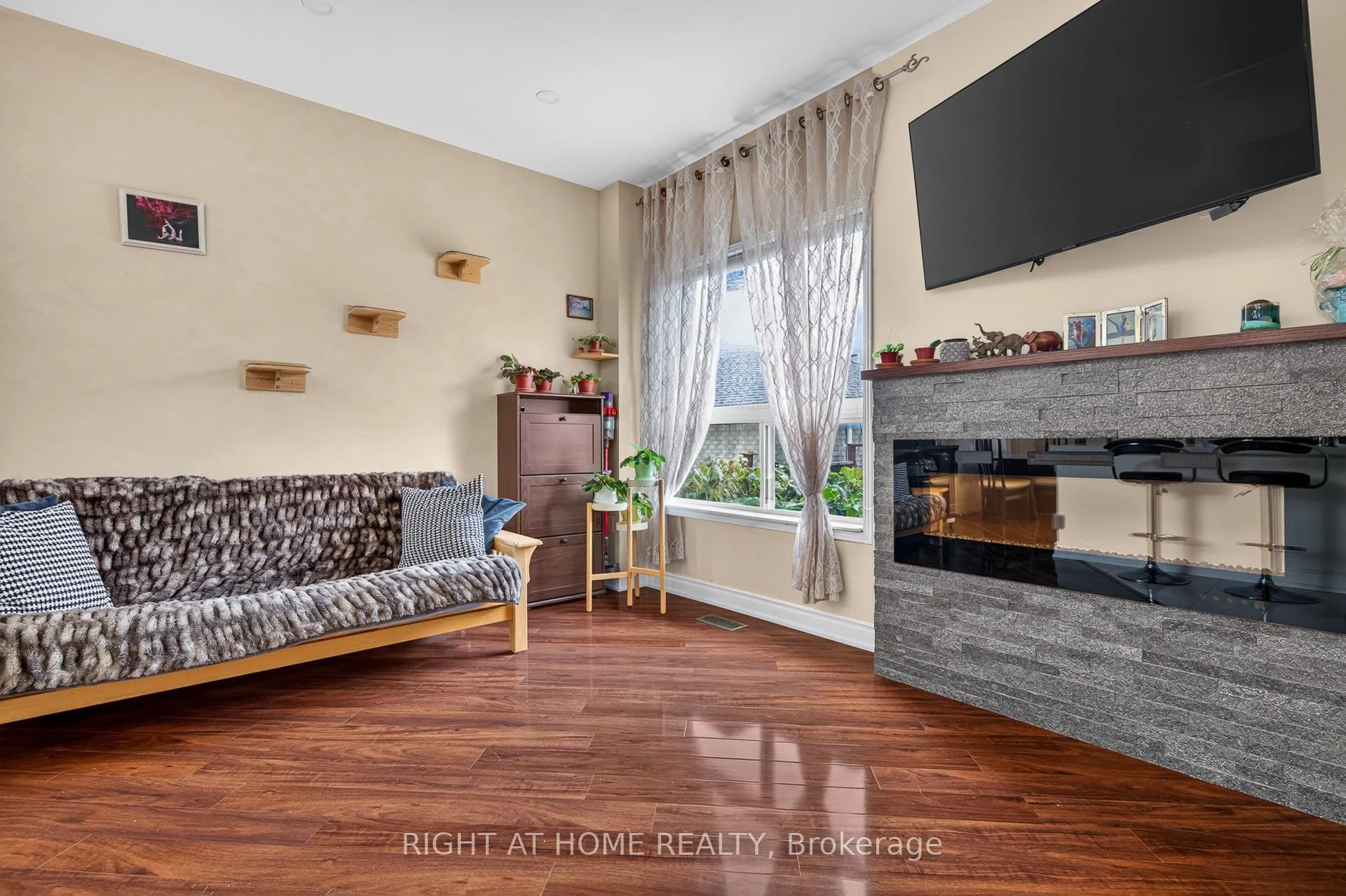 Photo 17 of 4 Forest Run Boulevard, Vaughan, Patterson — HOMEH