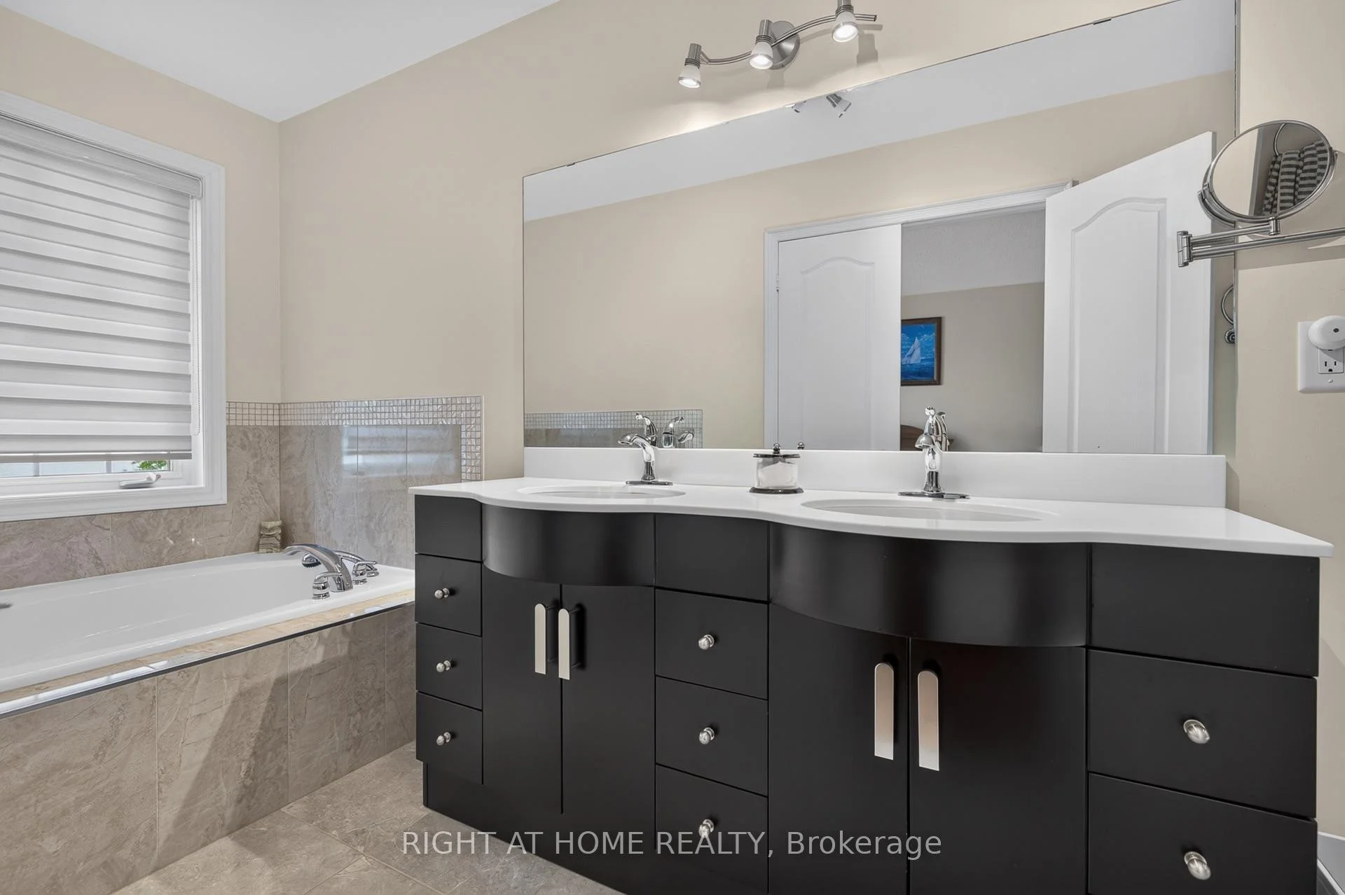Photo 21 of 4 Forest Run Boulevard, Vaughan, Patterson — HOMEH