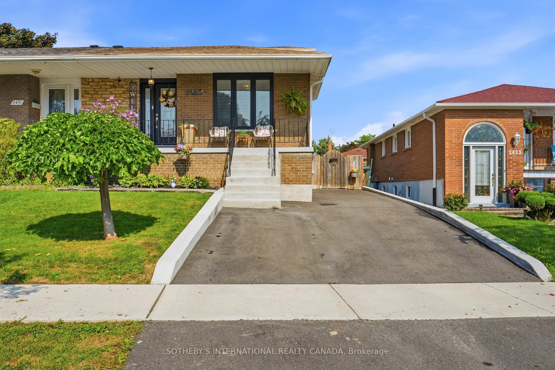 Photo 2 of 2429 Whaley Whaley Drive, Mississauga, Cooksville — HOMEH