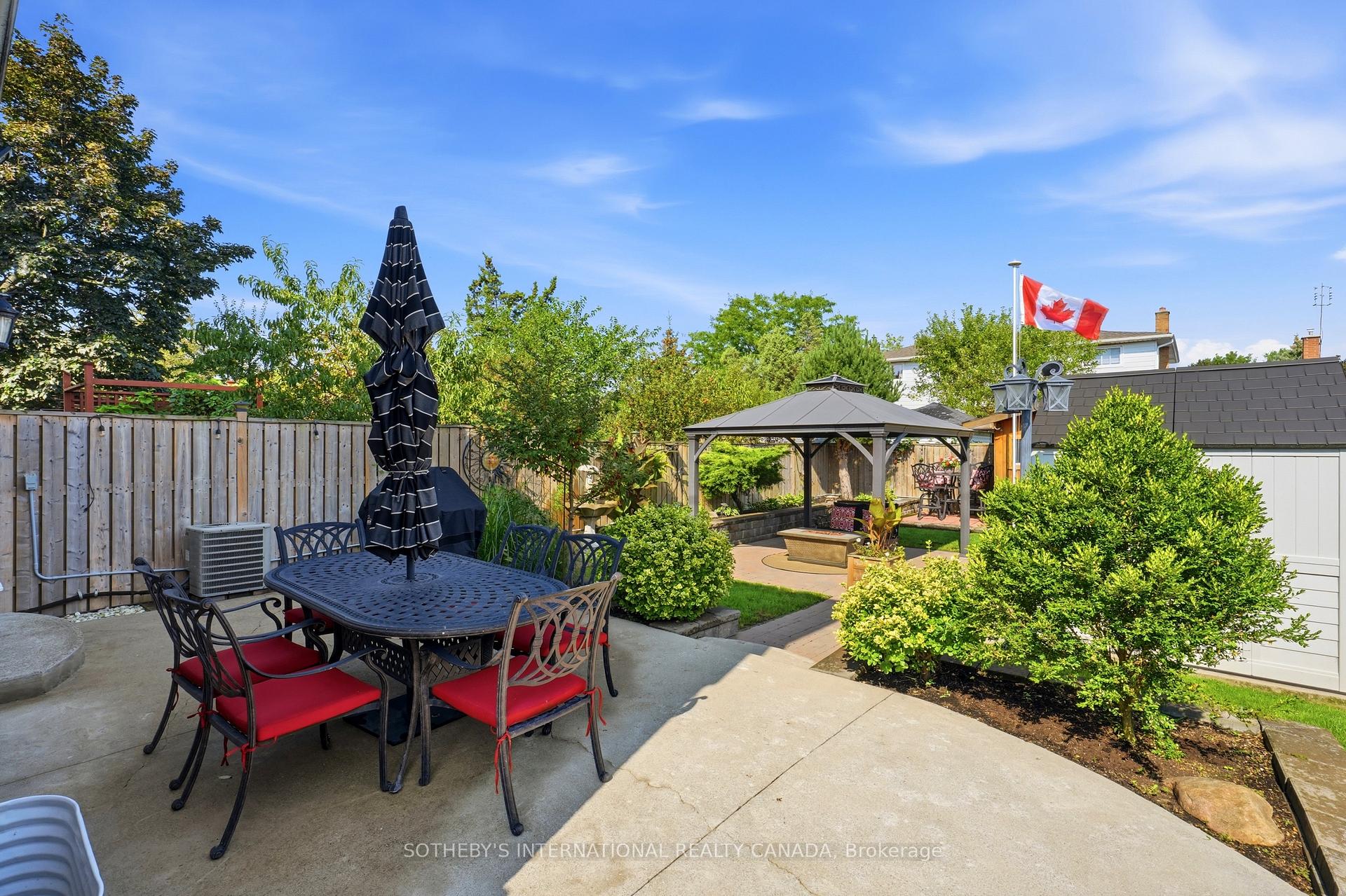 Photo 3 of 2429 Whaley Whaley Drive, Mississauga, Cooksville — HOMEH