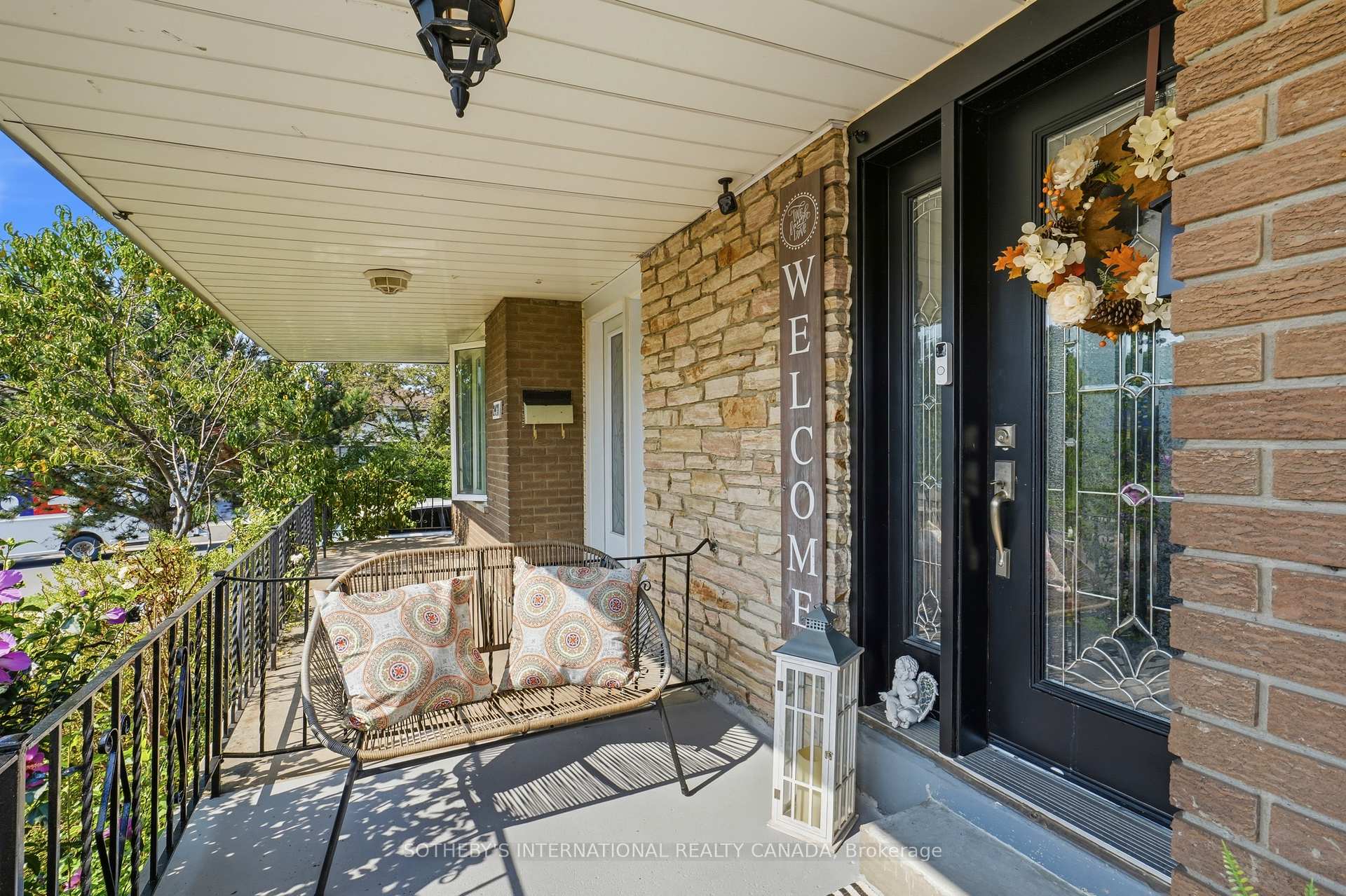 Photo 6 of 2429 Whaley Whaley Drive, Mississauga, Cooksville — HOMEH
