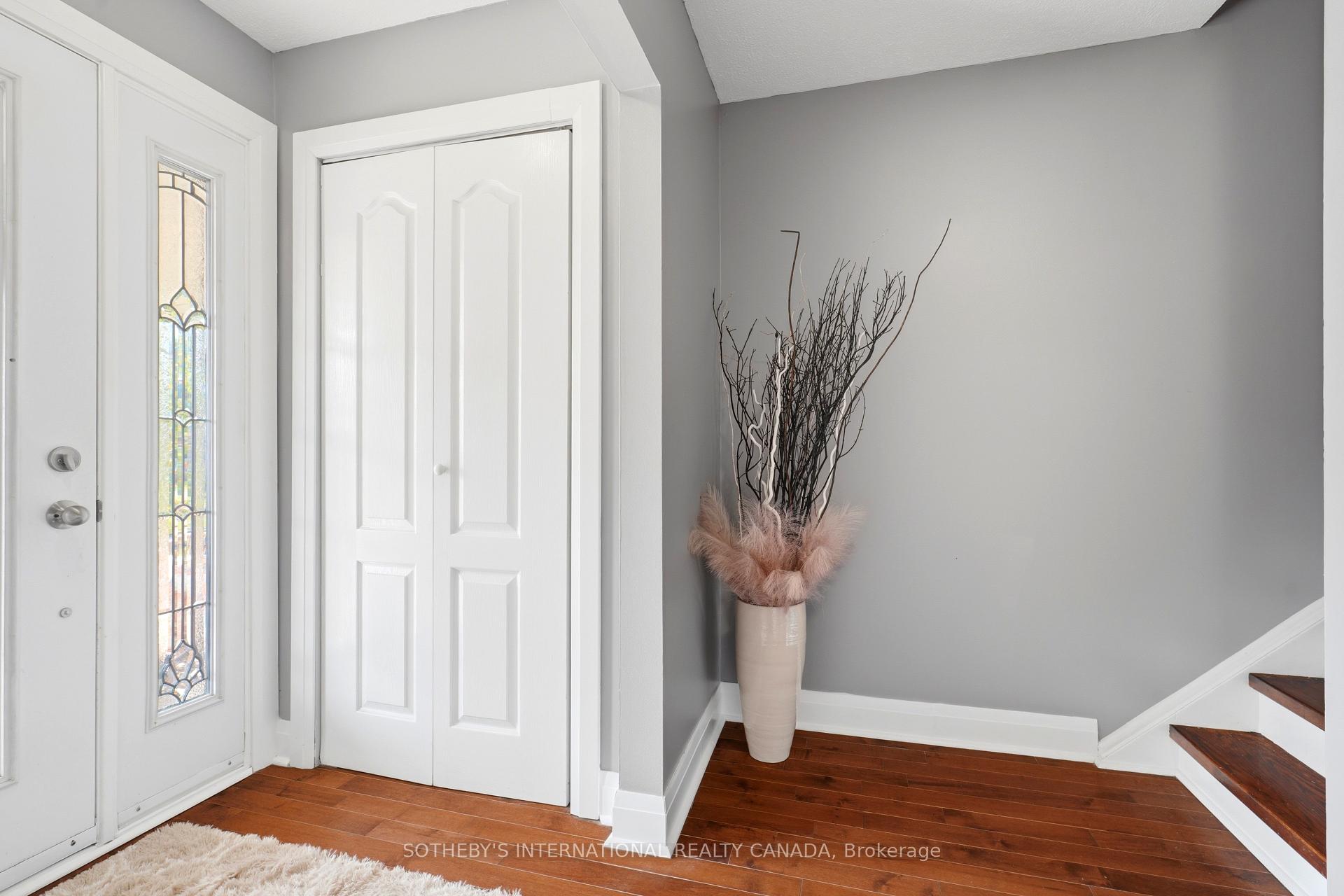 Photo 7 of 2429 Whaley Whaley Drive, Mississauga, Cooksville — HOMEH