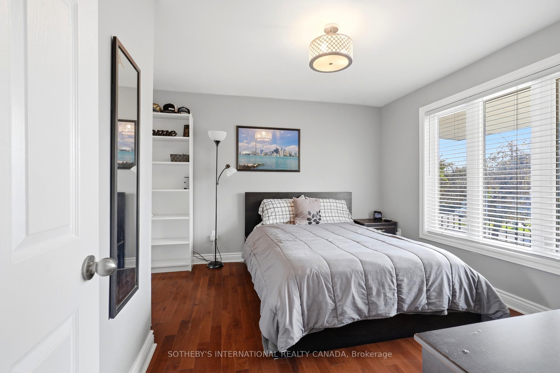 Photo 9 of 2429 Whaley Whaley Drive, Mississauga, Cooksville — HOMEH