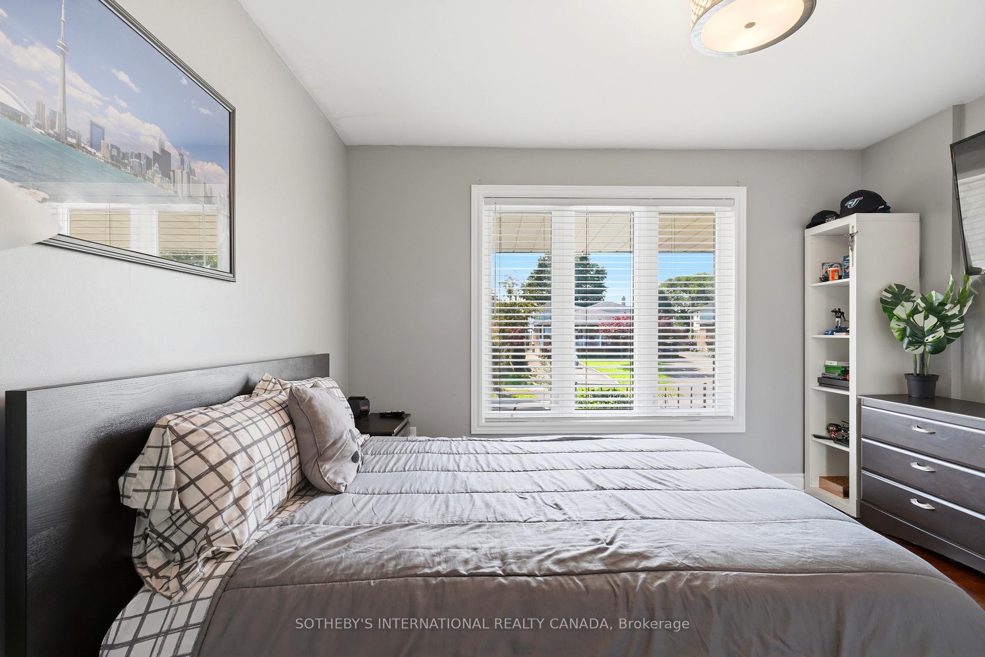 Photo 10 of 2429 Whaley Whaley Drive, Mississauga, Cooksville — HOMEH