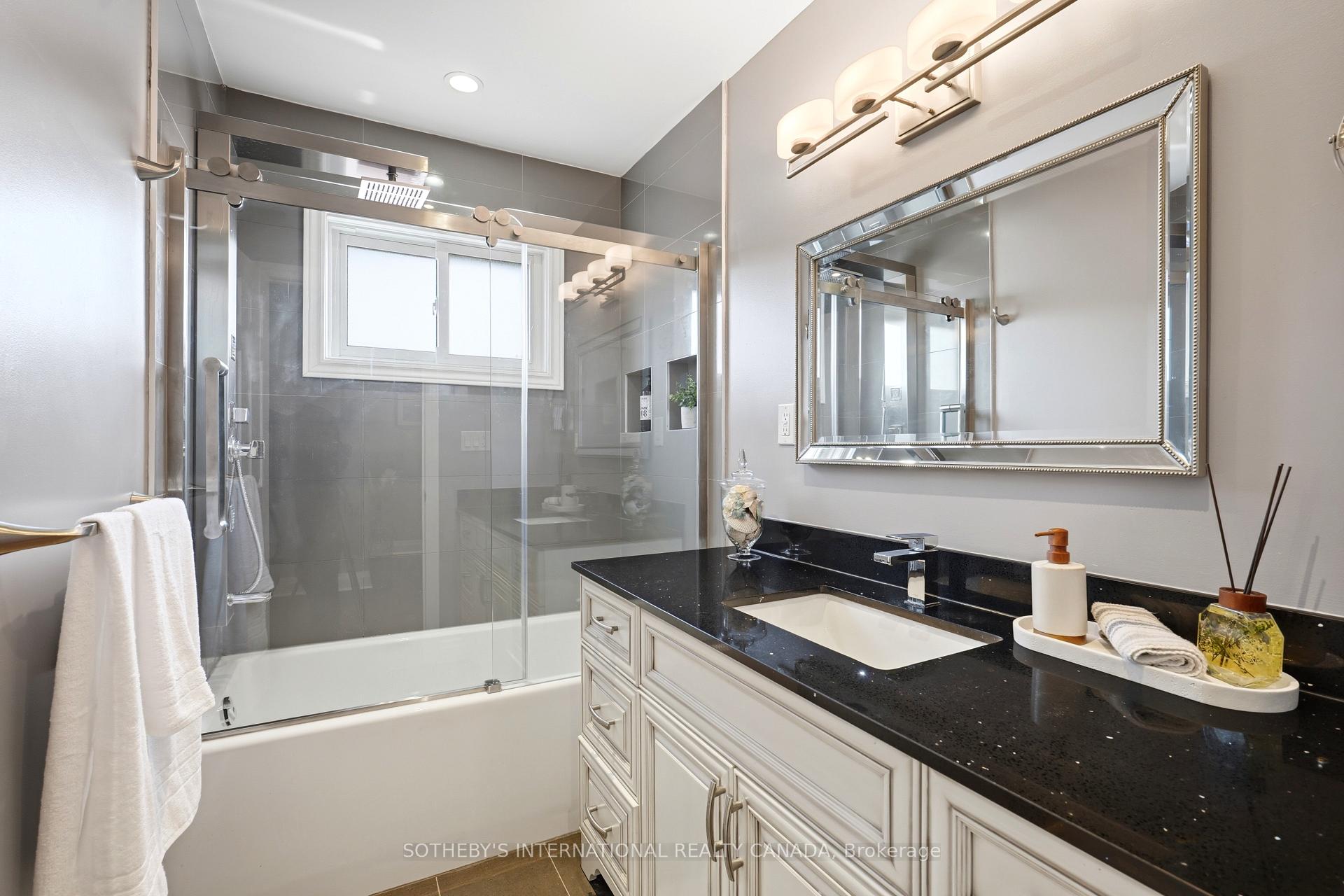 Photo 13 of 2429 Whaley Whaley Drive, Mississauga, Cooksville — HOMEH