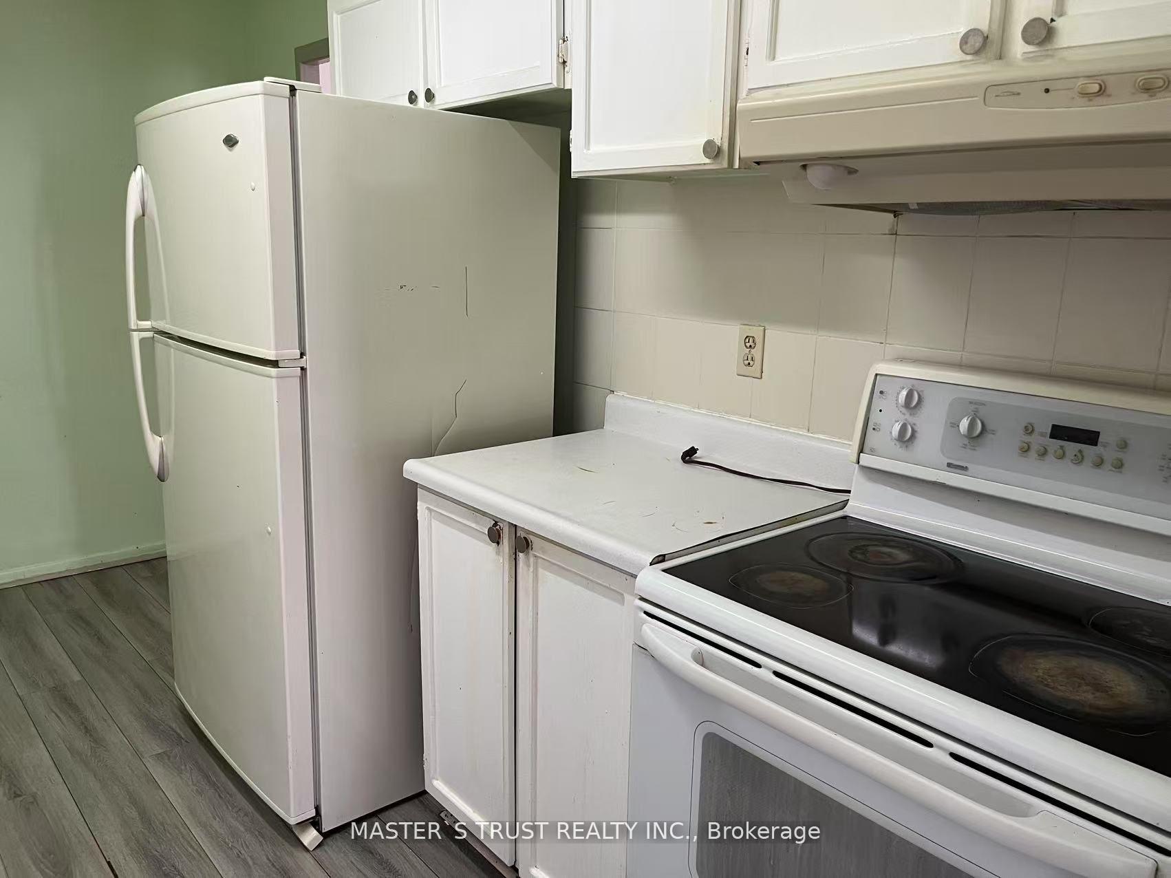 Photo 6 of Unit 903, 3420 Eglinton Avenue E, Scarborough, Scarborough Village — HOMEH
