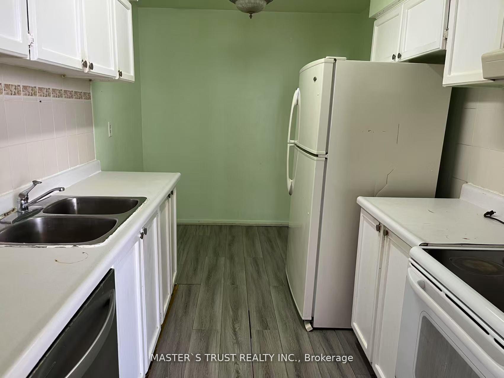 Photo 7 of Unit 903, 3420 Eglinton Avenue E, Scarborough, Scarborough Village — HOMEH