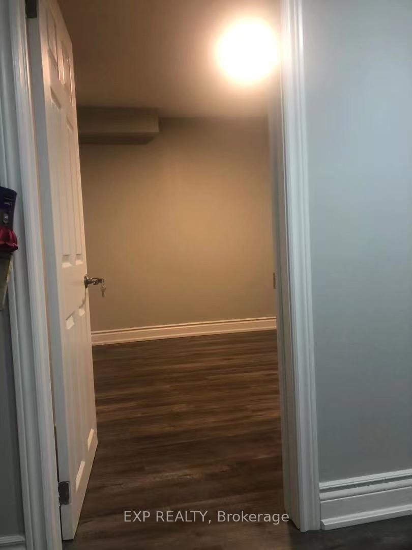 Photo 3 of 82 Alderbury Drive, Markham, Middlefield — HOMEH
