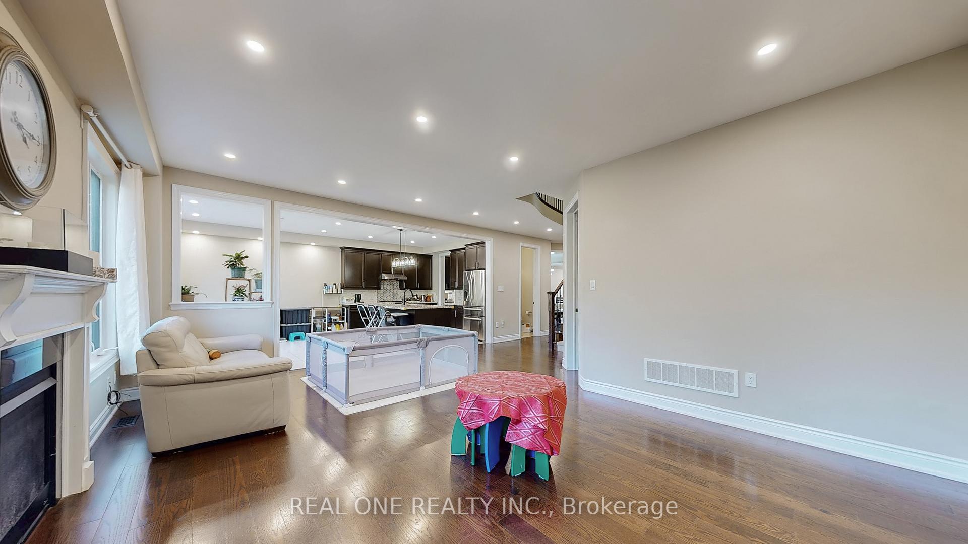 Photo 8 of Unit 6, 1815 Fairport Road, Pickering, Dunbarton — HOMEH