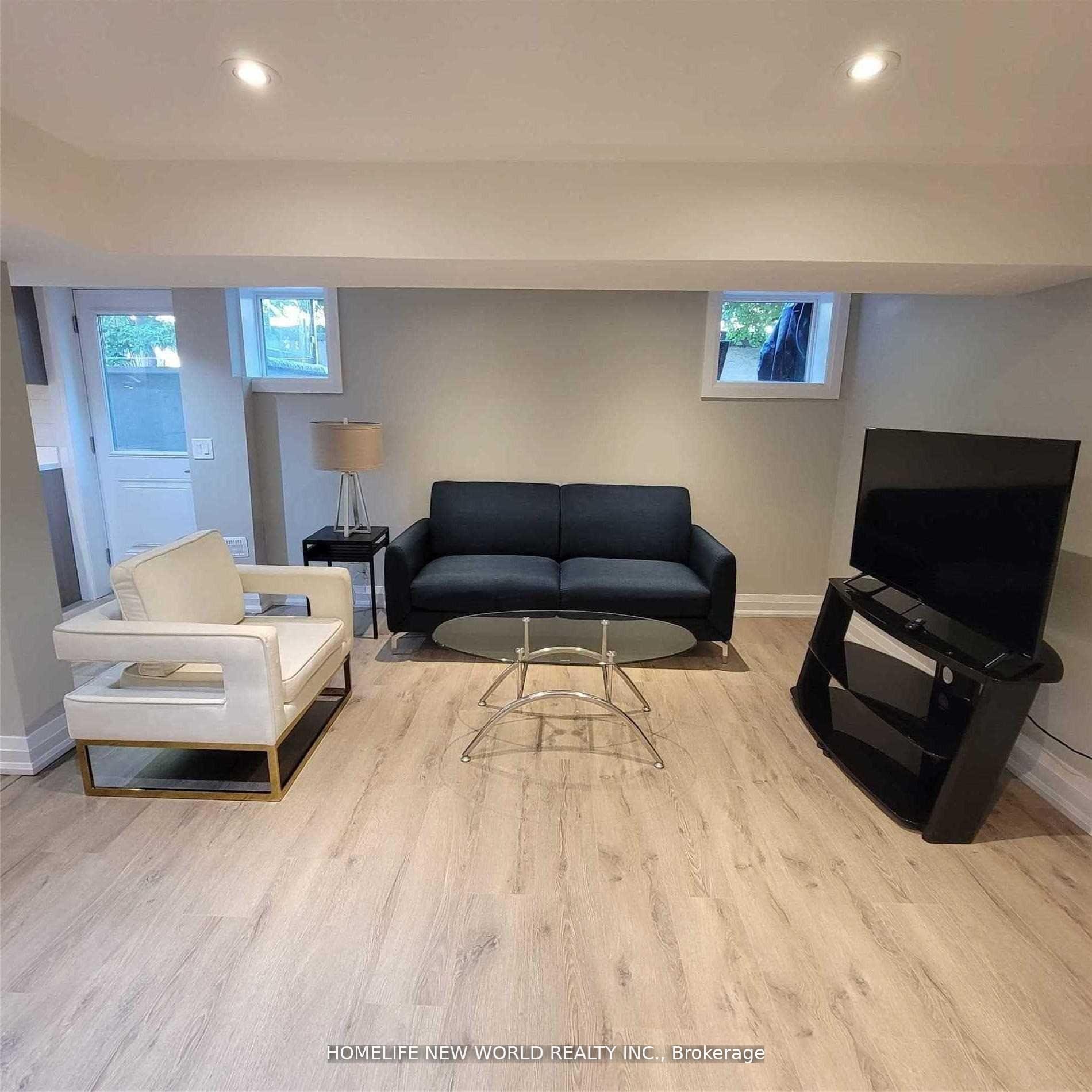 Photo 8 of 41 Brucewood Crescent, Toronto, Englemount-Lawrence — HOMEH