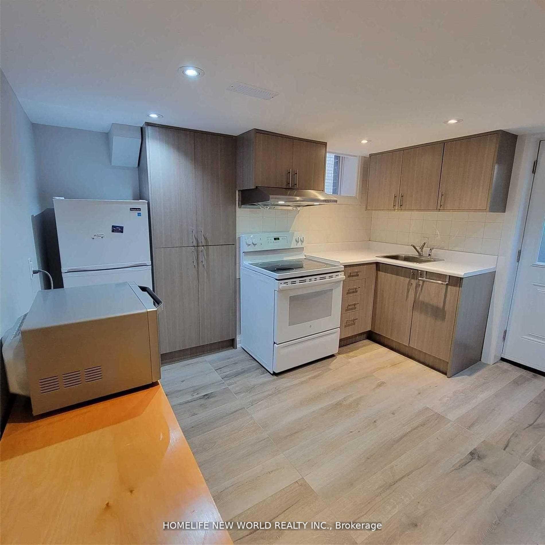 Photo 11 of 41 Brucewood Crescent, Toronto, Englemount-Lawrence — HOMEH
