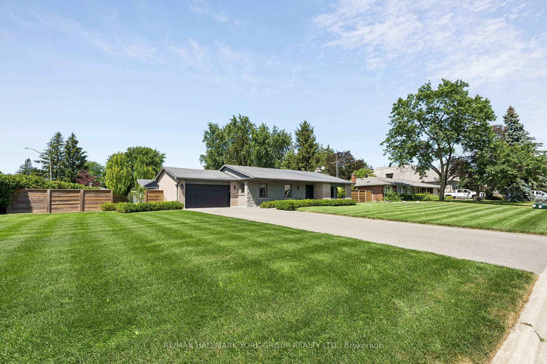Photo 4 of 256 Banner Lane, King, King City — HOMEH