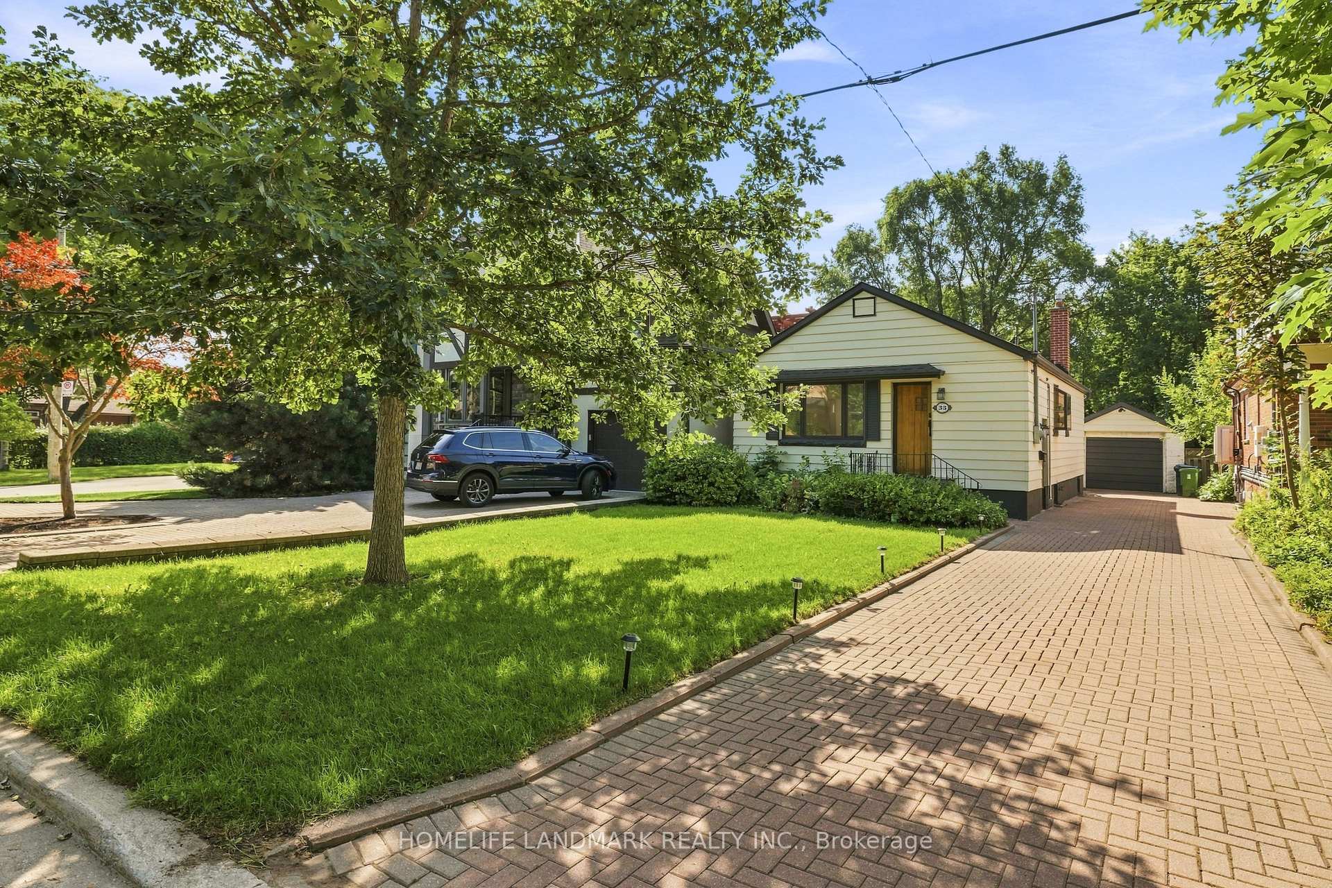 Photo 4 of 33 Ash Crescent, Etobicoke, Long Branch — HOMEH