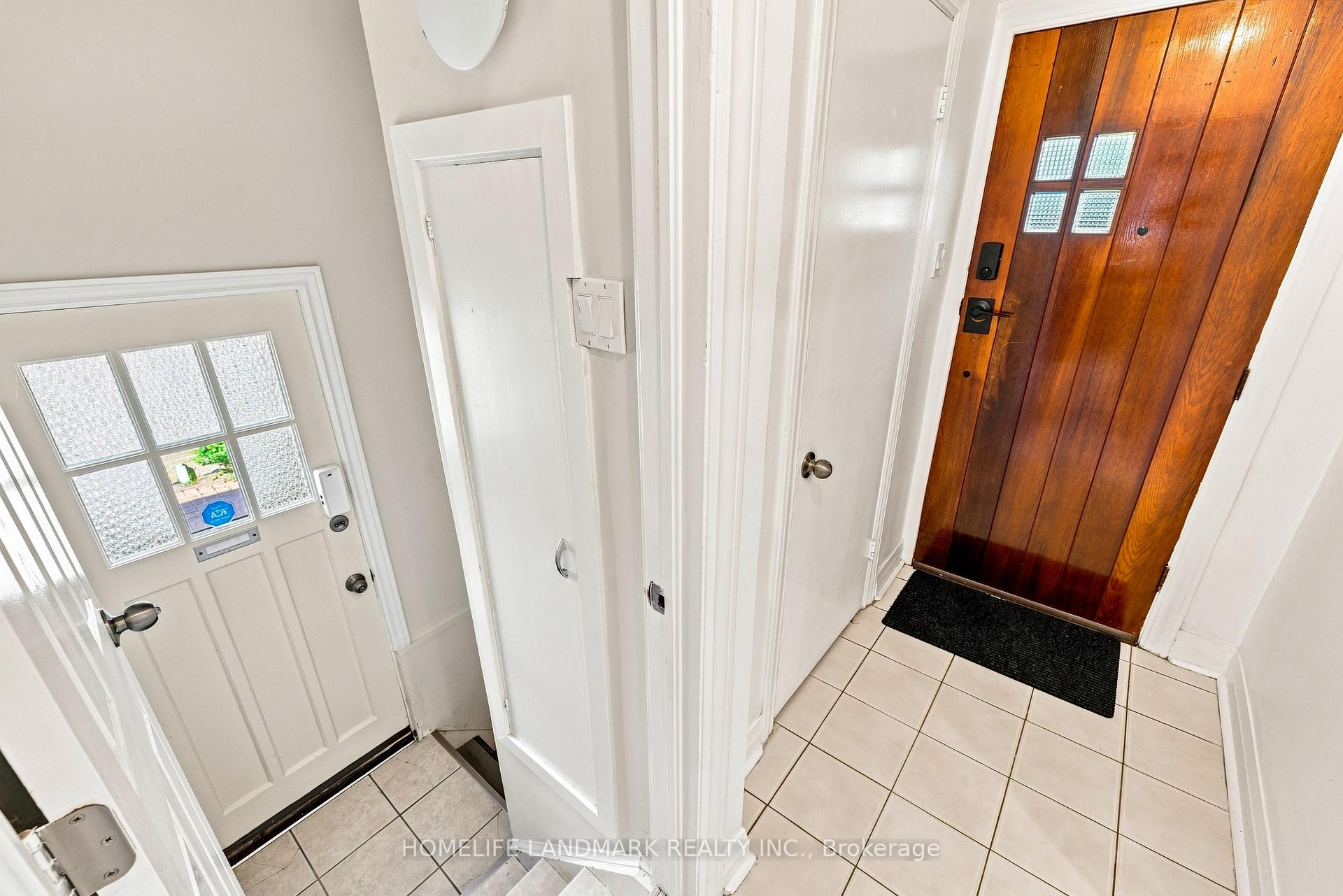Photo 6 of 33 Ash Crescent, Etobicoke, Long Branch — HOMEH