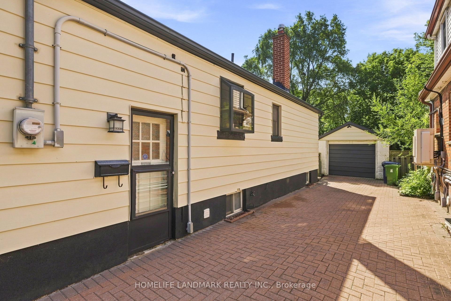 Photo 5 of 33 Ash Crescent, Etobicoke, Long Branch — HOMEH