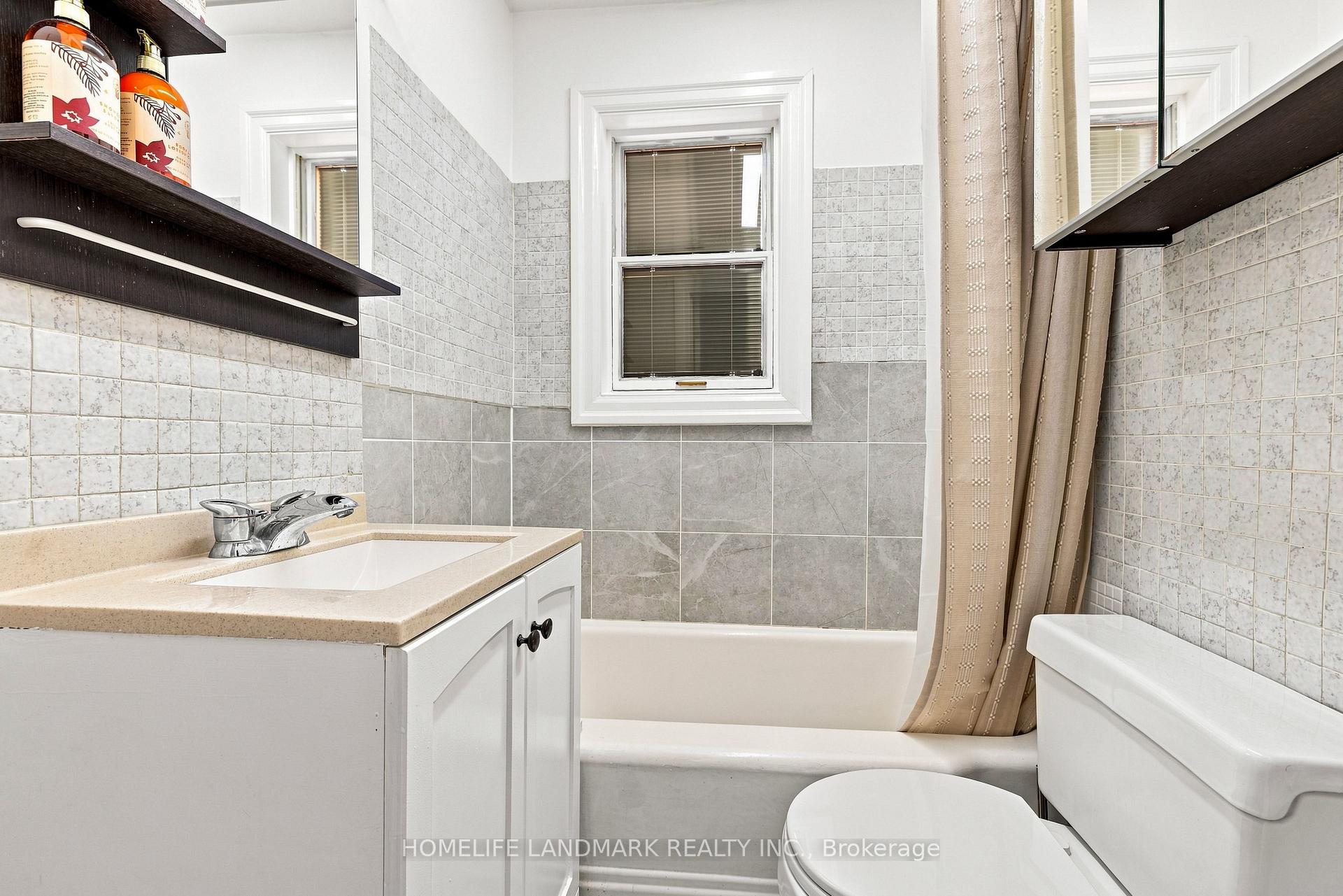 Photo 14 of 33 Ash Crescent, Etobicoke, Long Branch — HOMEH