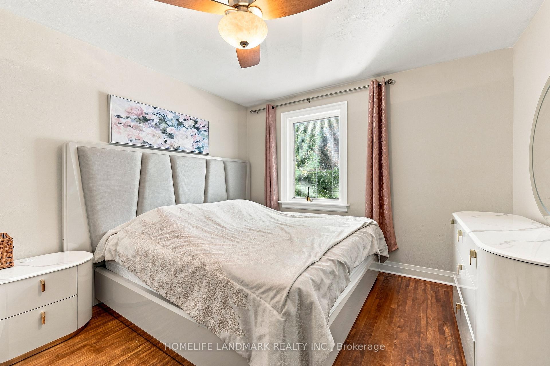 Photo 15 of 33 Ash Crescent, Etobicoke, Long Branch — HOMEH