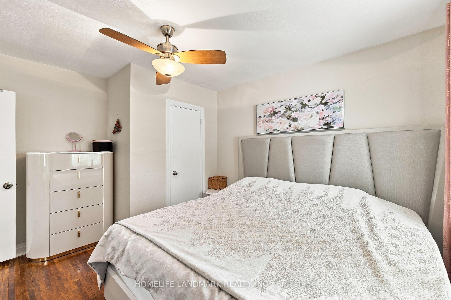 Photo 17 of 33 Ash Crescent, Etobicoke, Long Branch — HOMEH