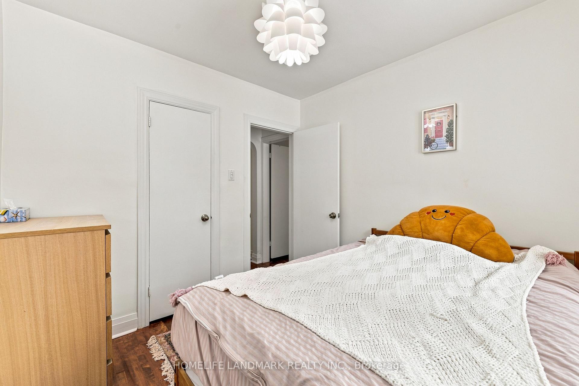 Photo 18 of 33 Ash Crescent, Etobicoke, Long Branch — HOMEH