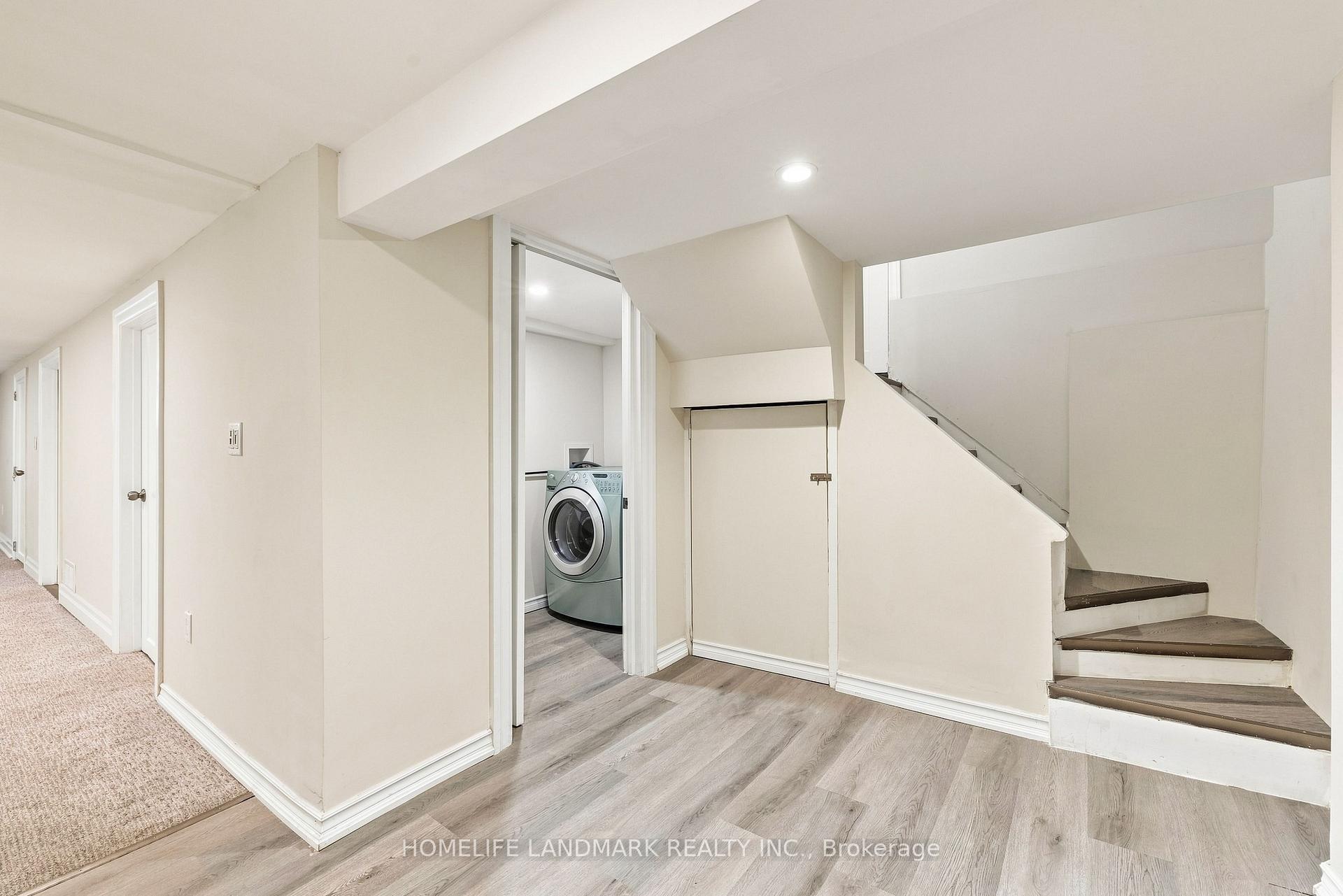 Photo 20 of 33 Ash Crescent, Etobicoke, Long Branch — HOMEH