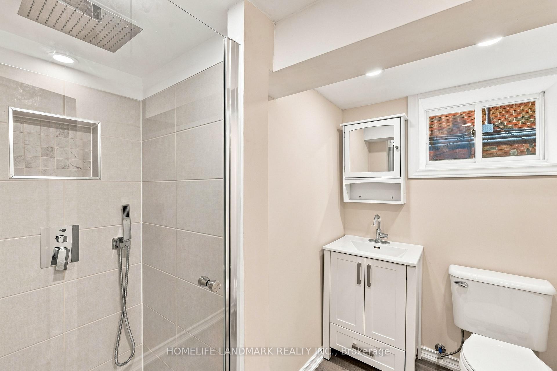 Photo 24 of 33 Ash Crescent, Etobicoke, Long Branch — HOMEH