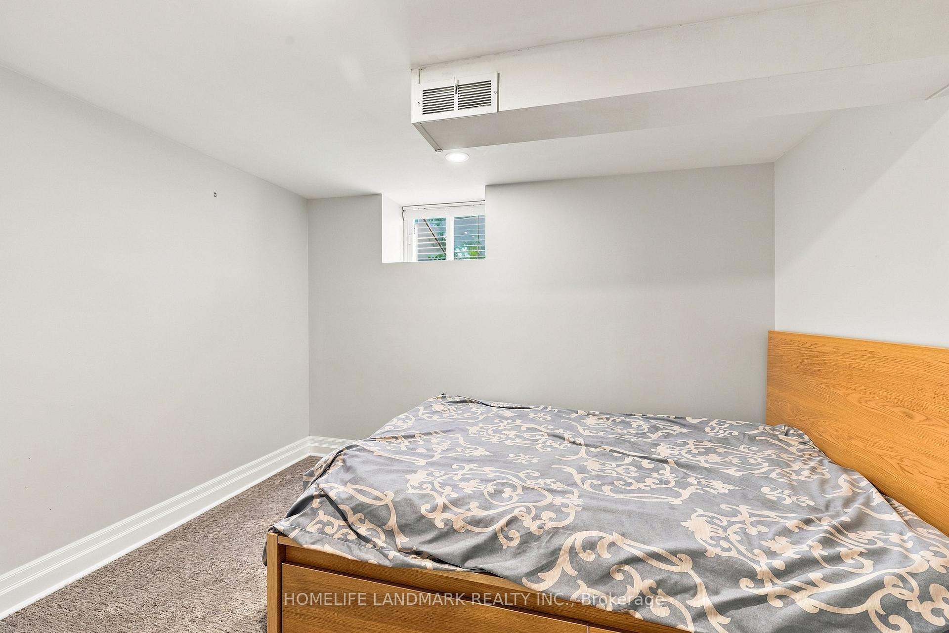 Photo 25 of 33 Ash Crescent, Etobicoke, Long Branch — HOMEH