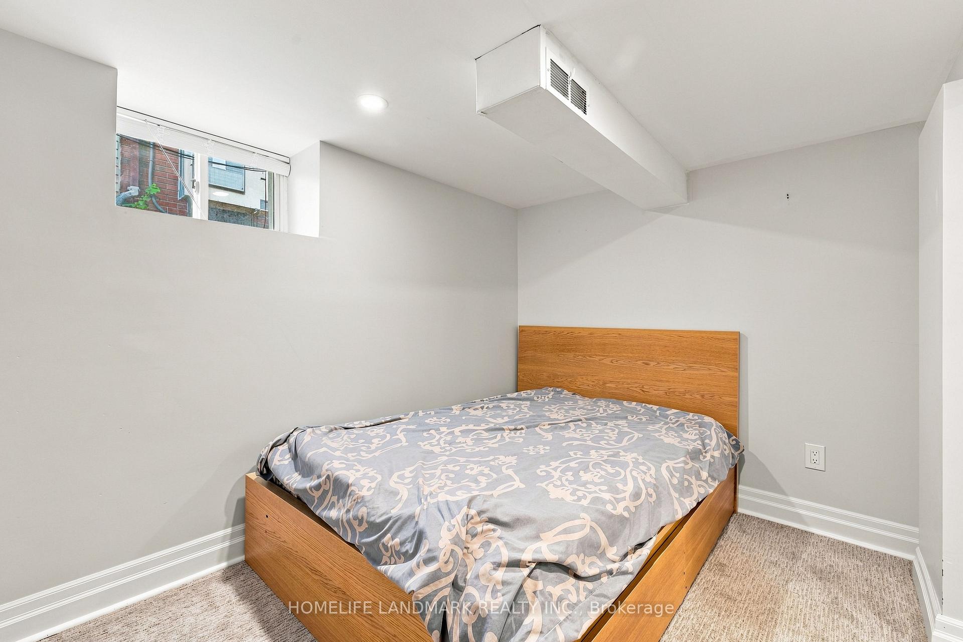 Photo 26 of 33 Ash Crescent, Etobicoke, Long Branch — HOMEH